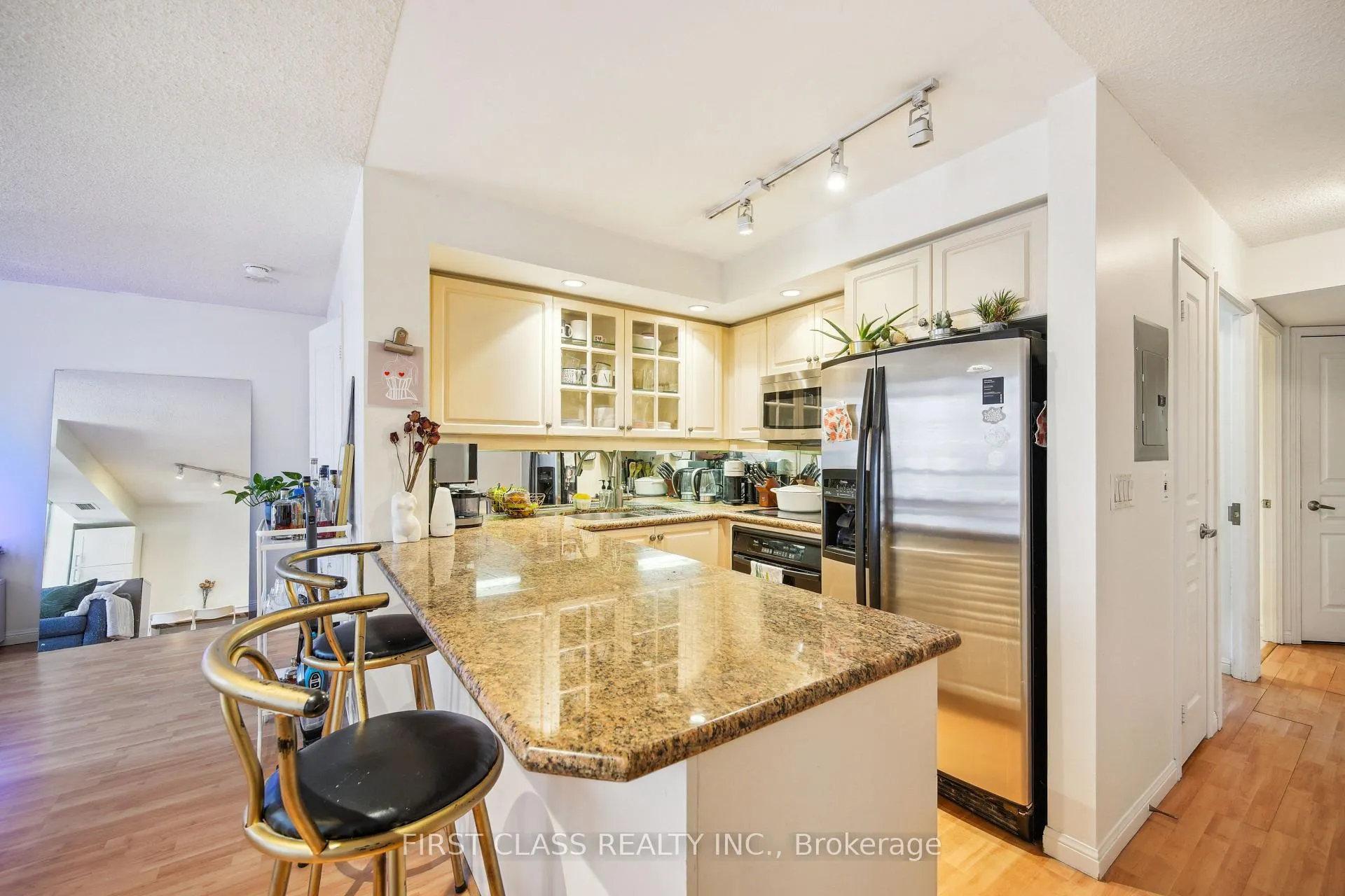Photo 10 of Unit 619, 140 Simcoe Street, Toronto, Waterfront Communities — HOMEH