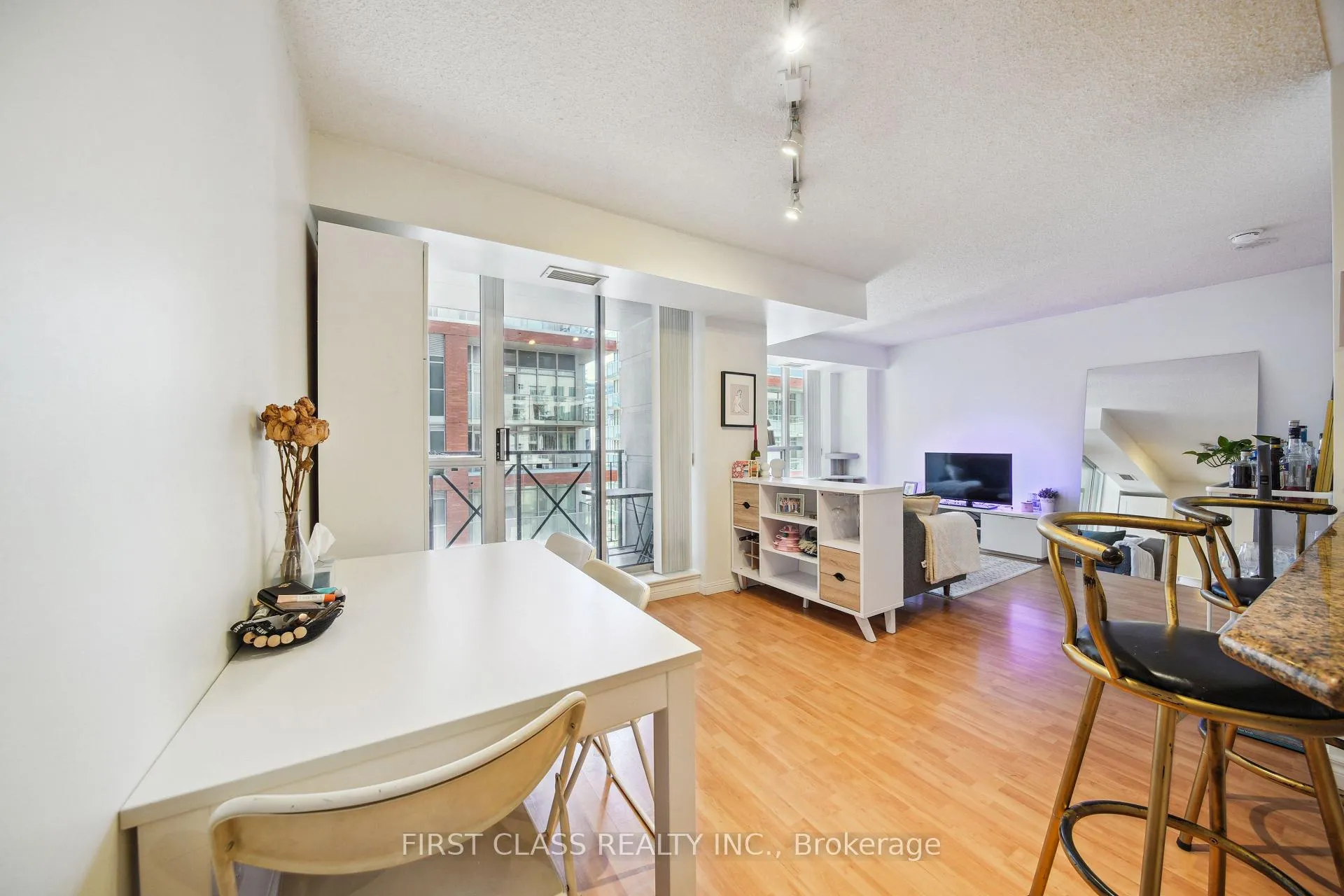 Photo 12 of Unit 619, 140 Simcoe Street, Toronto, Waterfront Communities — HOMEH