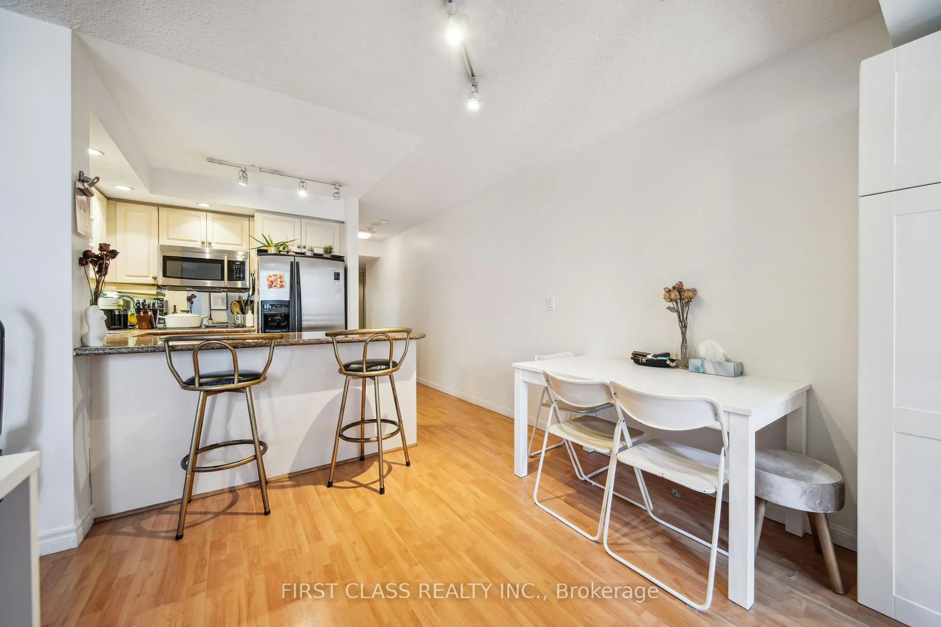 Photo 14 of Unit 619, 140 Simcoe Street, Toronto, Waterfront Communities — HOMEH