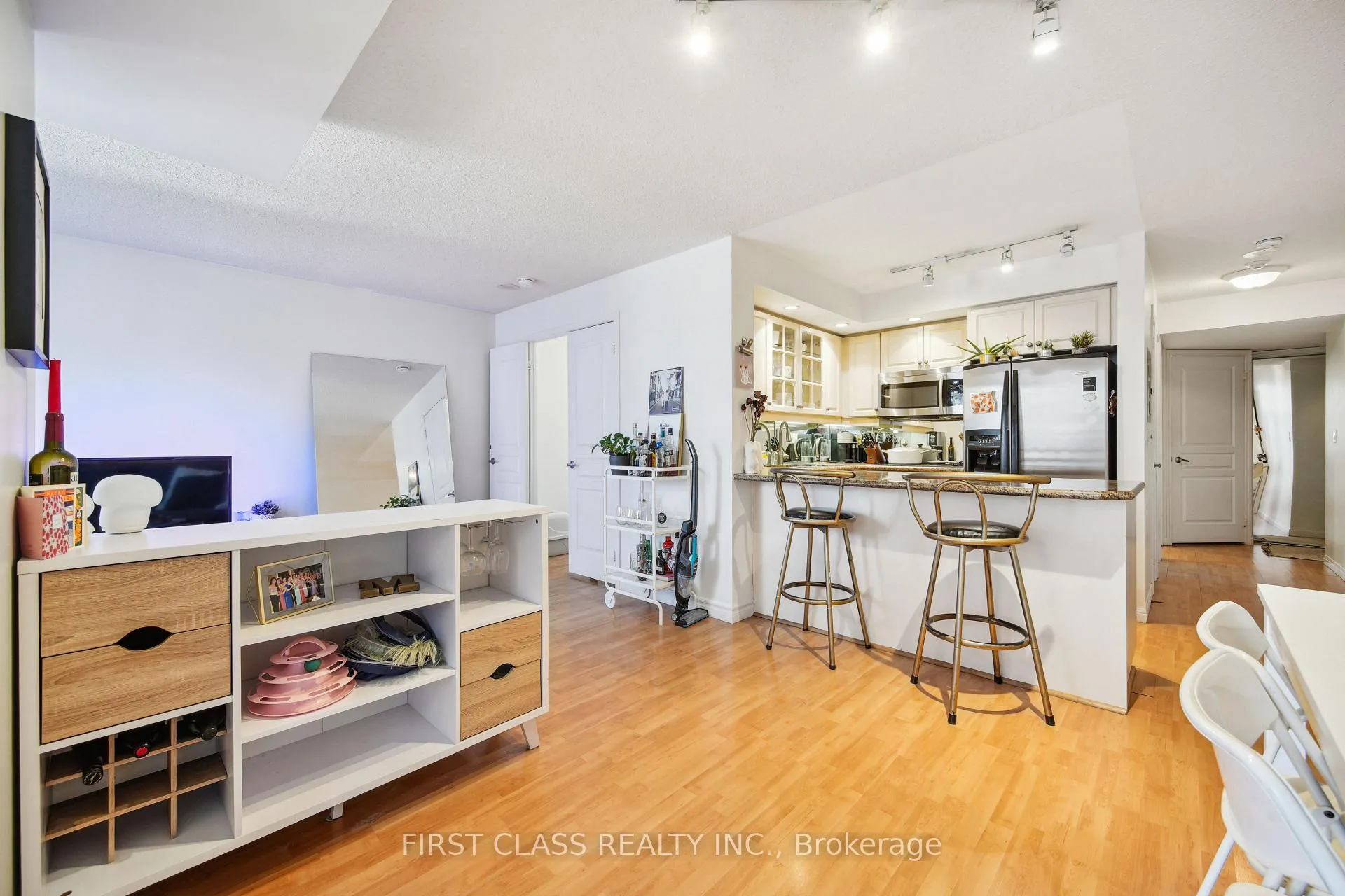 Photo 15 of Unit 619, 140 Simcoe Street, Toronto, Waterfront Communities — HOMEH