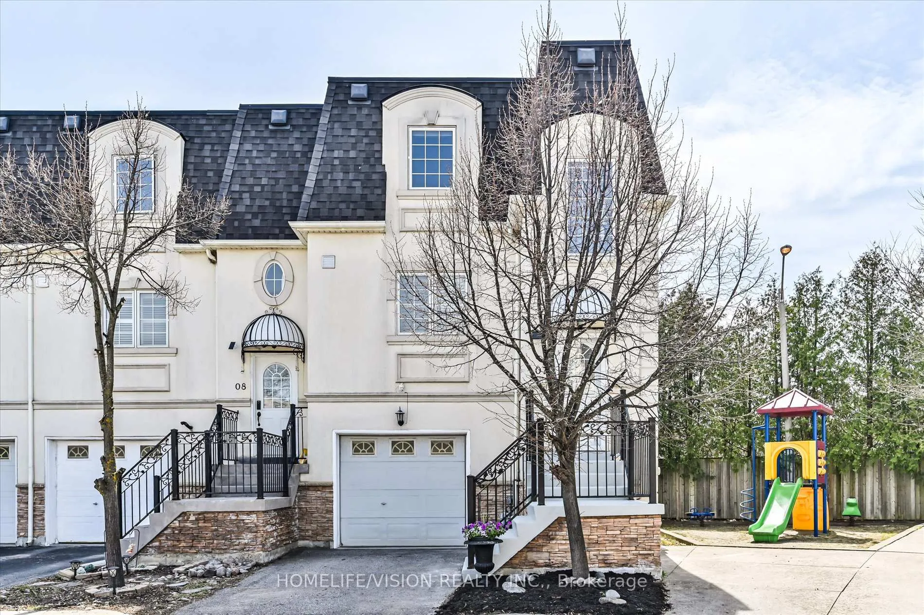 Front of Unit 7, 215 16TH Avenue