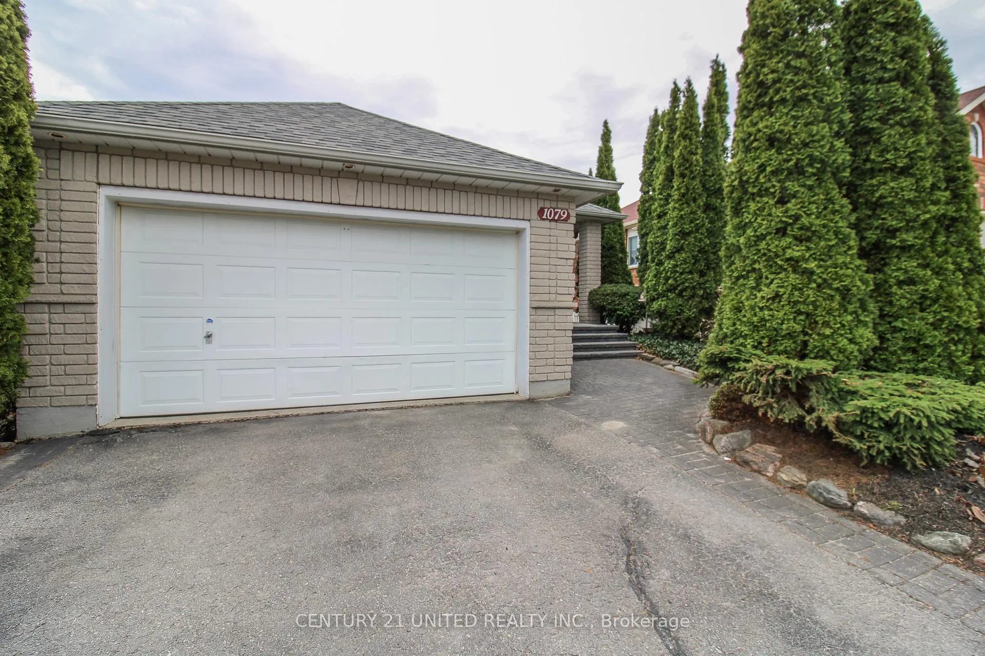 Photo 2 of 1079 Baker Street, Peterborough, Northcrest Ward 5 — HOMEH