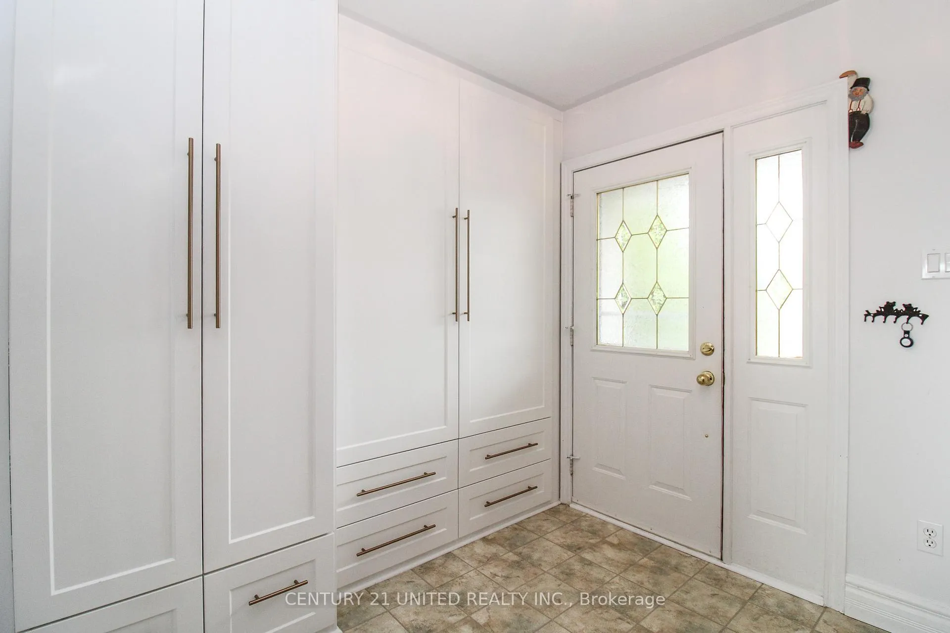 Photo 7 of 1079 Baker Street, Peterborough, Northcrest Ward 5 — HOMEH