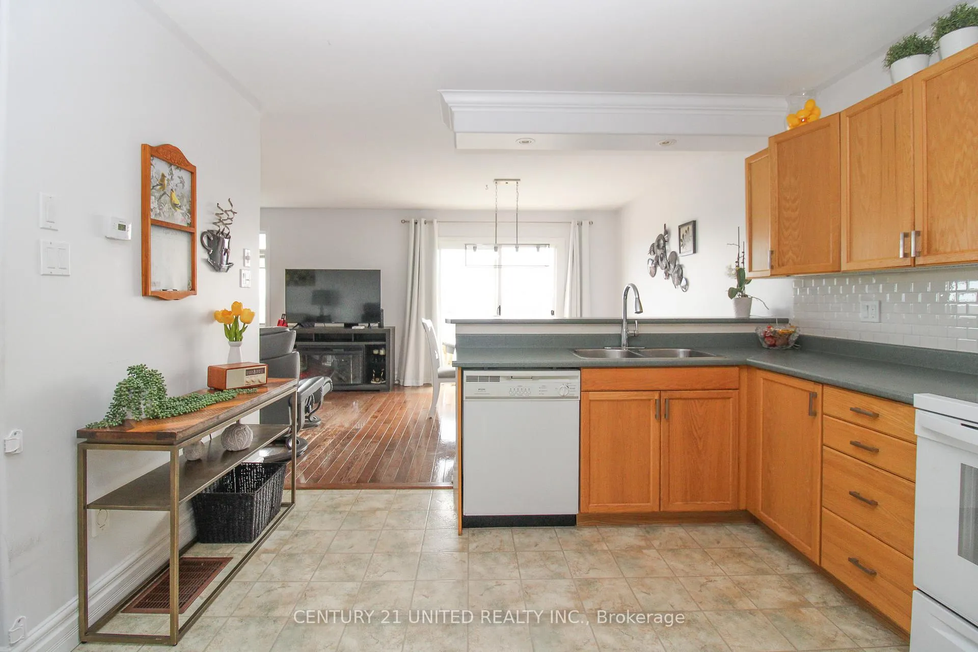 Photo 8 of 1079 Baker Street, Peterborough, Northcrest Ward 5 — HOMEH
