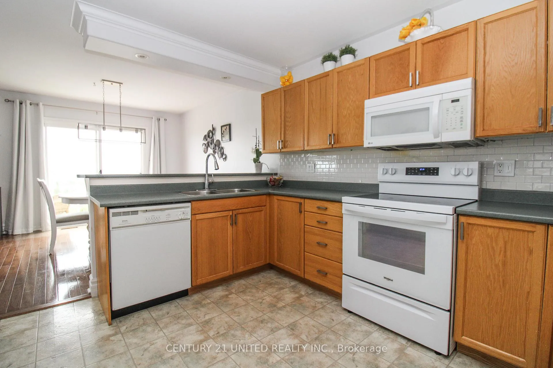 Photo 11 of 1079 Baker Street, Peterborough, Northcrest Ward 5 — HOMEH