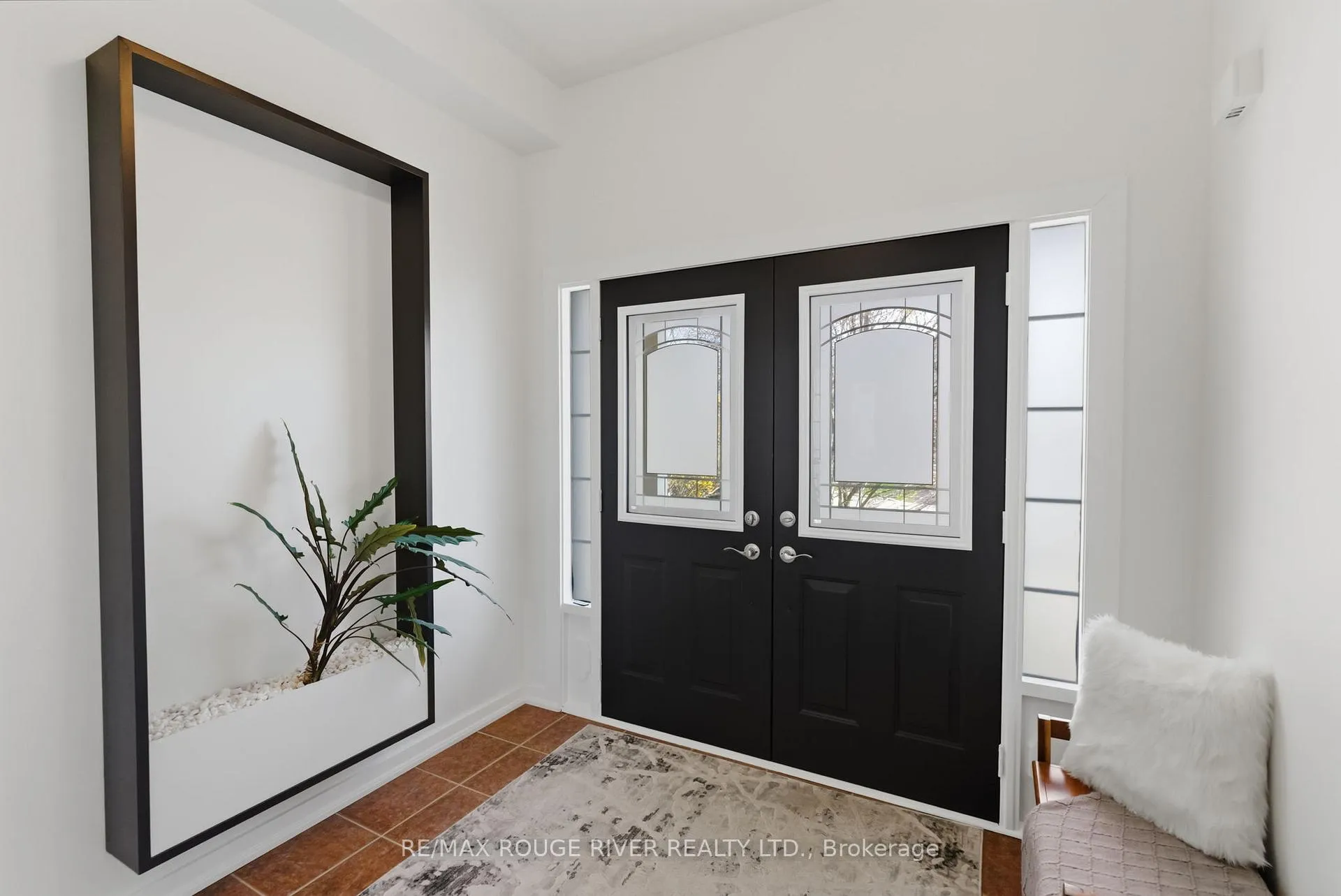 Photo 2 of 1086 Songbird Drive, Oshawa, Pinecrest — HOMEH