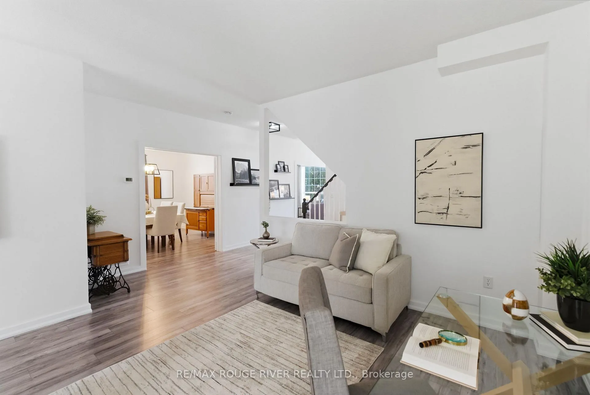 Photo 5 of 1086 Songbird Drive, Oshawa, Pinecrest — HOMEH