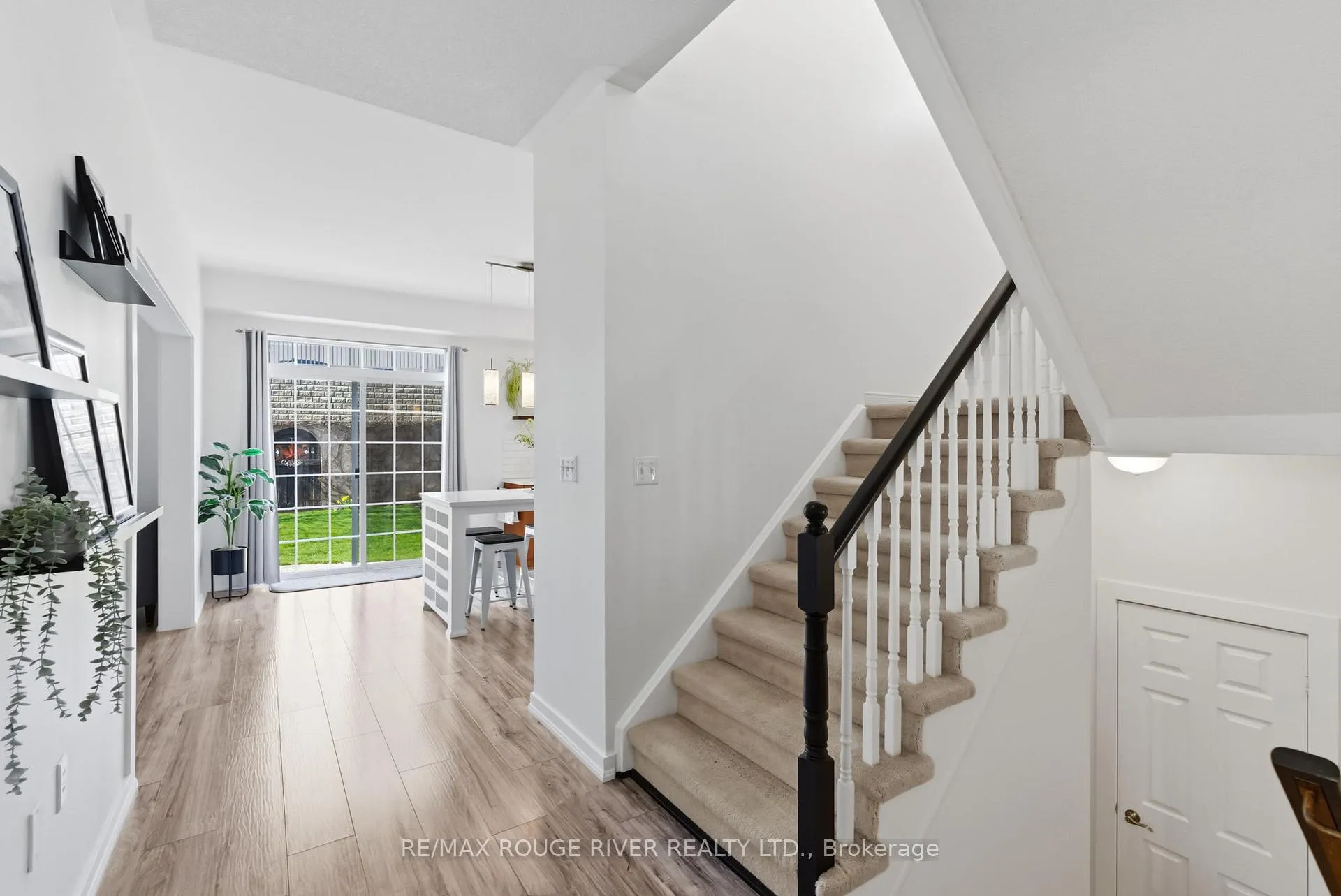 Photo 9 of 1086 Songbird Drive, Oshawa, Pinecrest — HOMEH