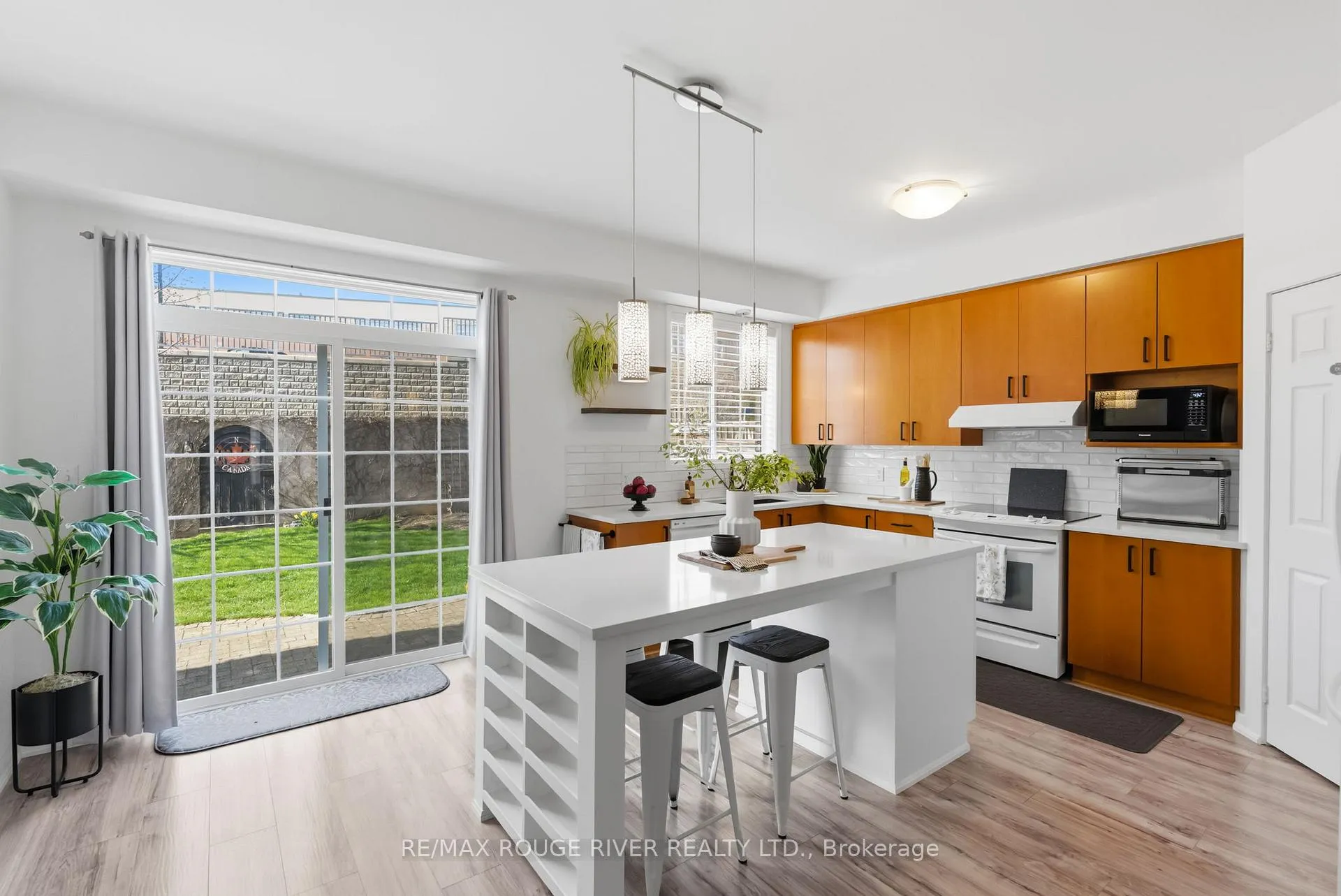 Photo 10 of 1086 Songbird Drive, Oshawa, Pinecrest — HOMEH