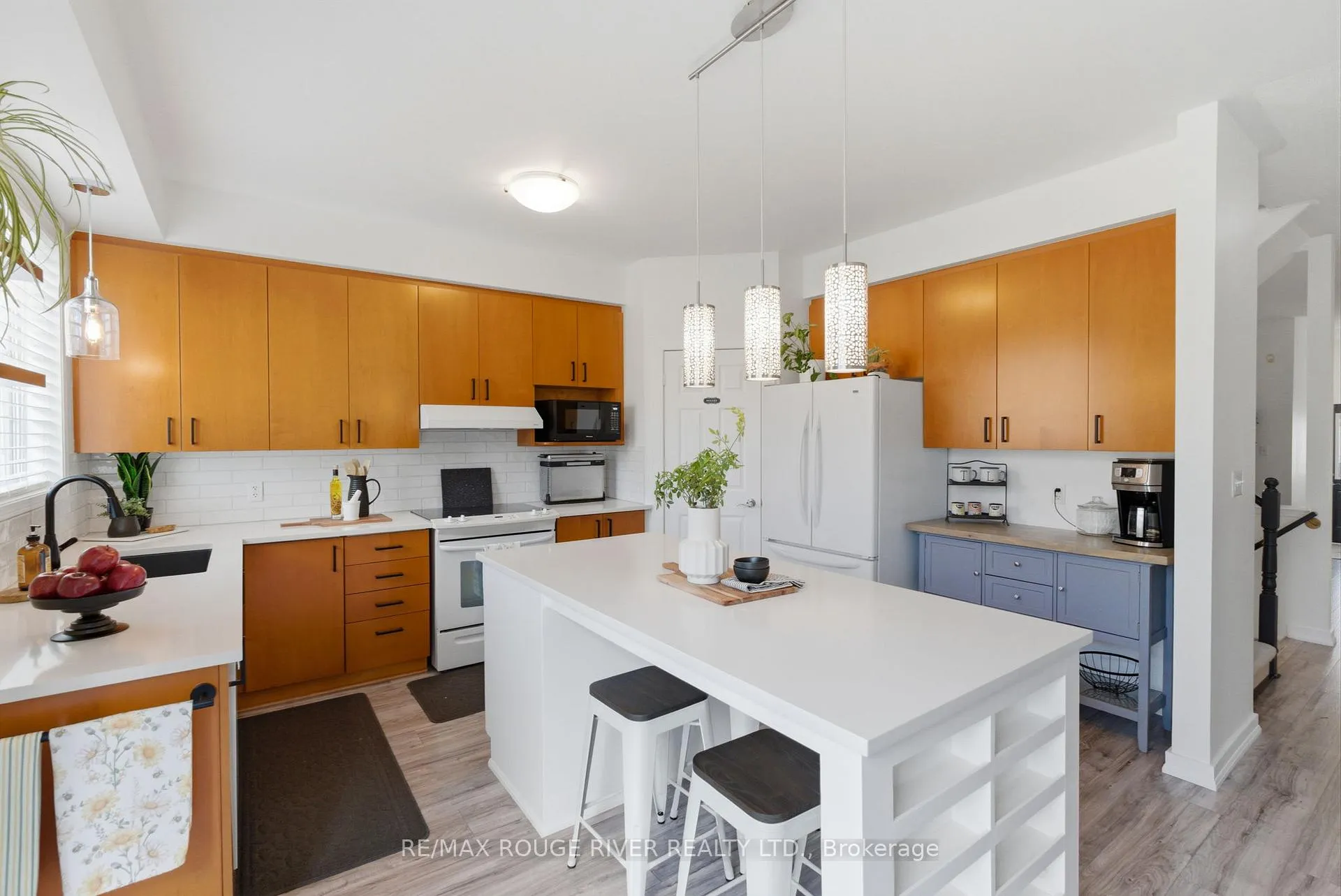 Photo 13 of 1086 Songbird Drive, Oshawa, Pinecrest — HOMEH