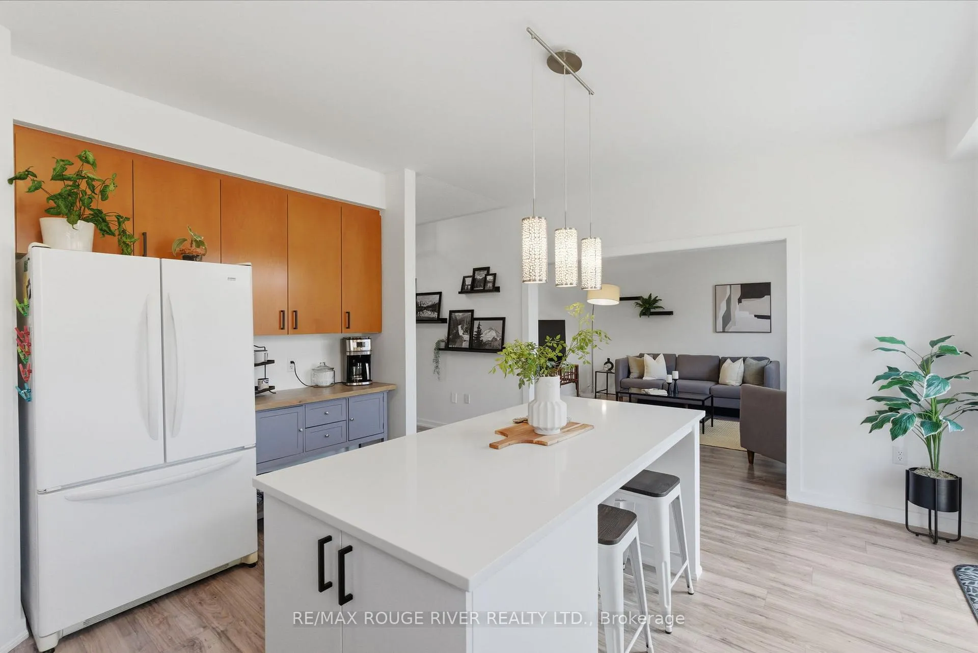Photo 14 of 1086 Songbird Drive, Oshawa, Pinecrest — HOMEH