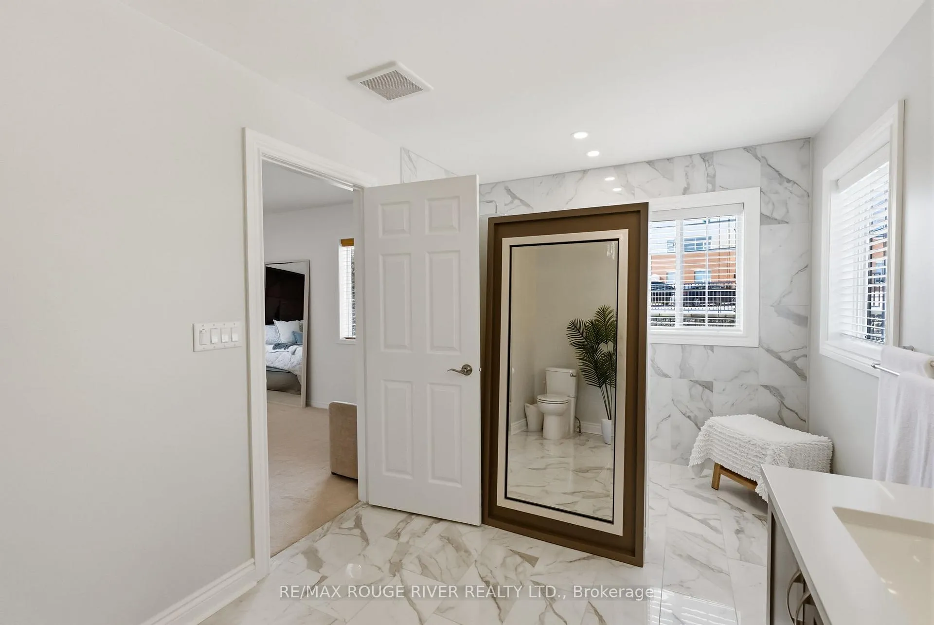 Photo 28 of 1086 Songbird Drive, Oshawa, Pinecrest — HOMEH