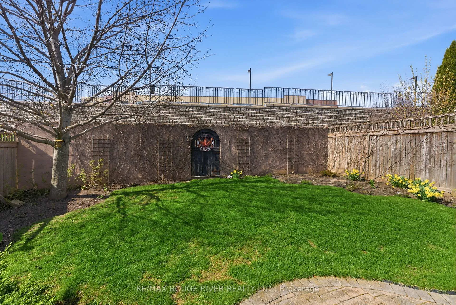 Photo 43 of 1086 Songbird Drive, Oshawa, Pinecrest — HOMEH