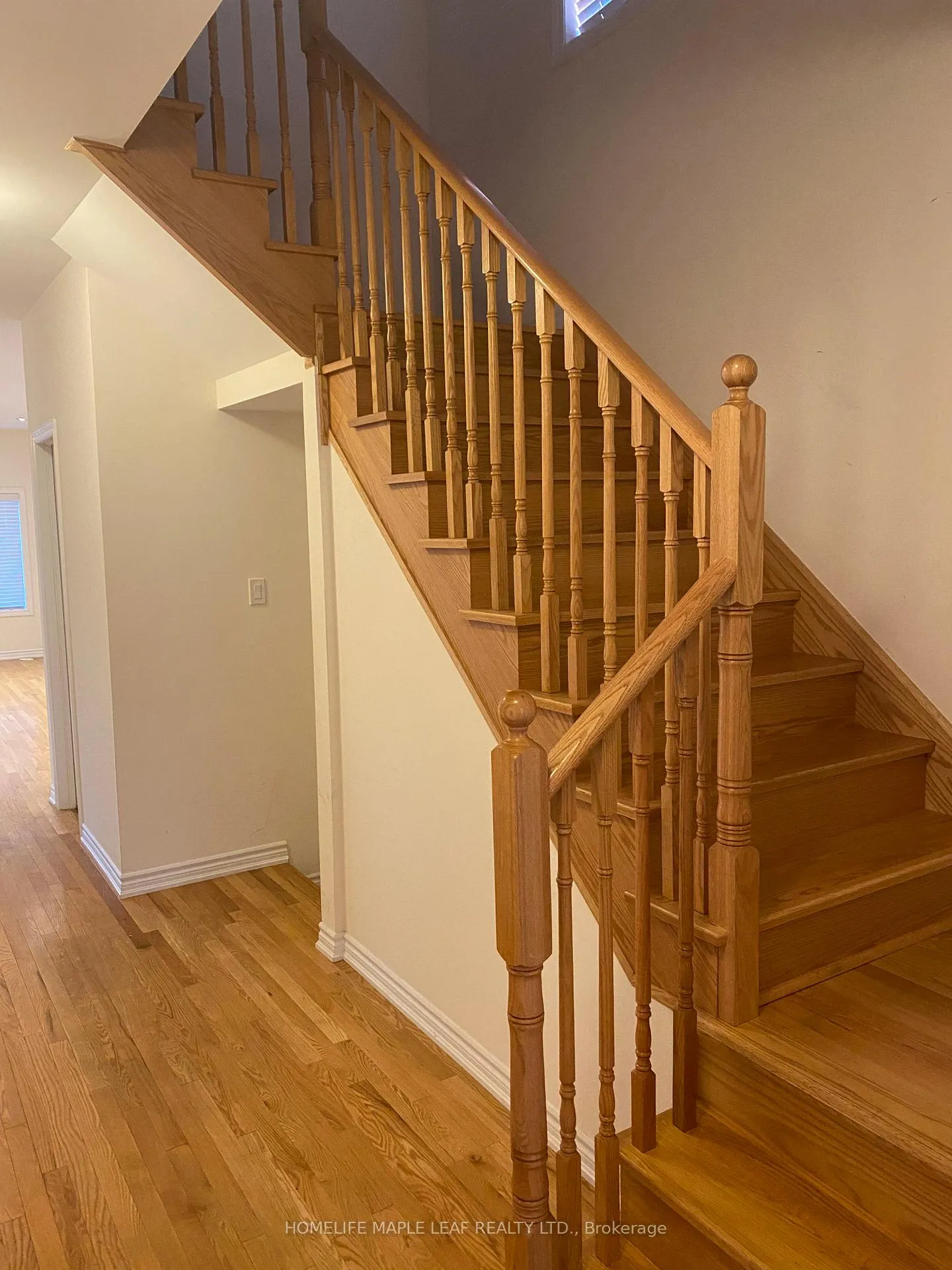 Photo 4 of 70 Aspen Hills (Upper) Road, Brampton, Credit Valley — HOMEH