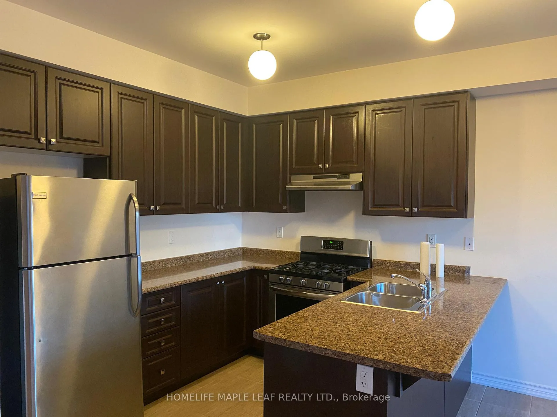 Photo 5 of 70 Aspen Hills (Upper) Road, Brampton, Credit Valley — HOMEH