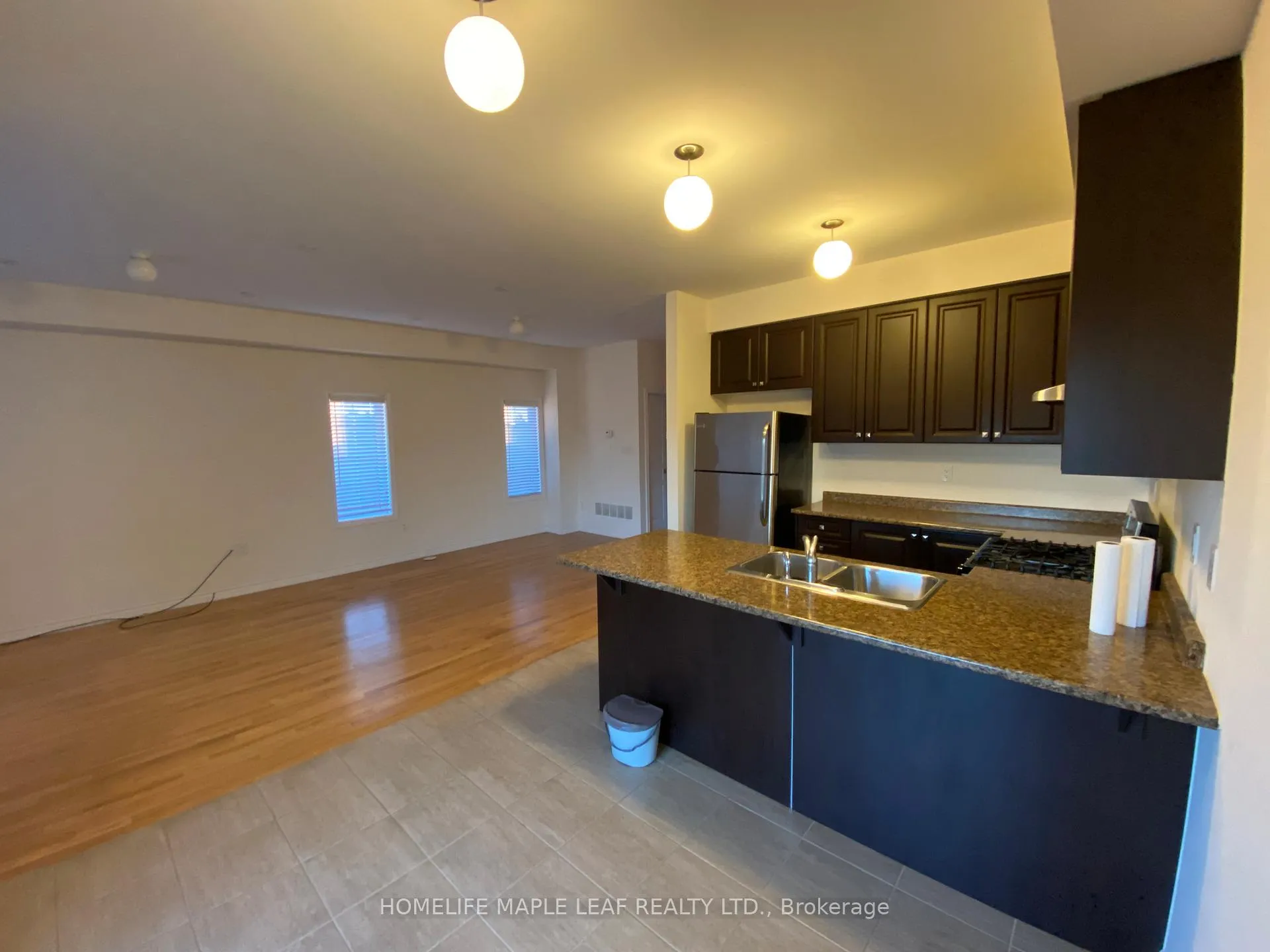 Photo 6 of 70 Aspen Hills (Upper) Road, Brampton, Credit Valley — HOMEH