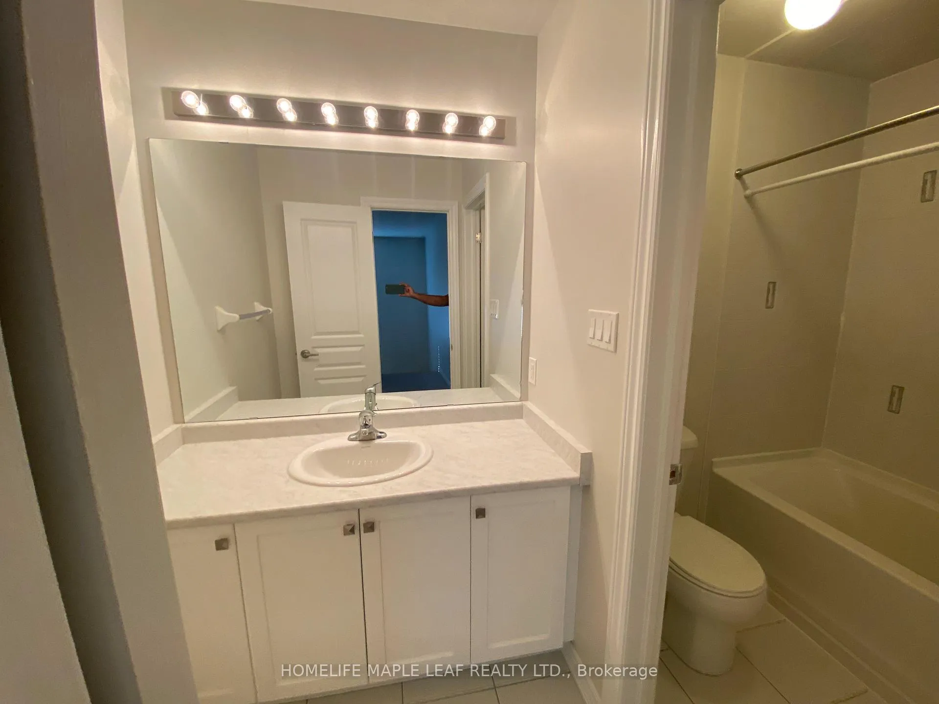 Photo 11 of 70 Aspen Hills (Upper) Road, Brampton, Credit Valley — HOMEH