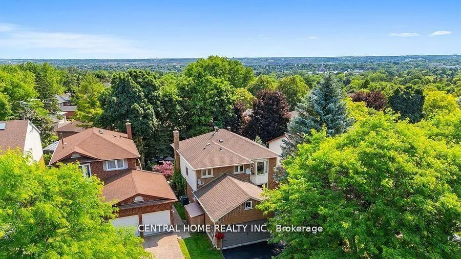 Photo 1 of 30 Moffat Crescent, Aurora, Aurora Heights — HOMEH