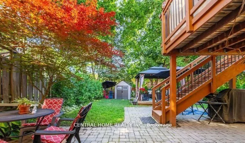Photo 3 of 30 Moffat Crescent, Aurora, Aurora Heights — HOMEH