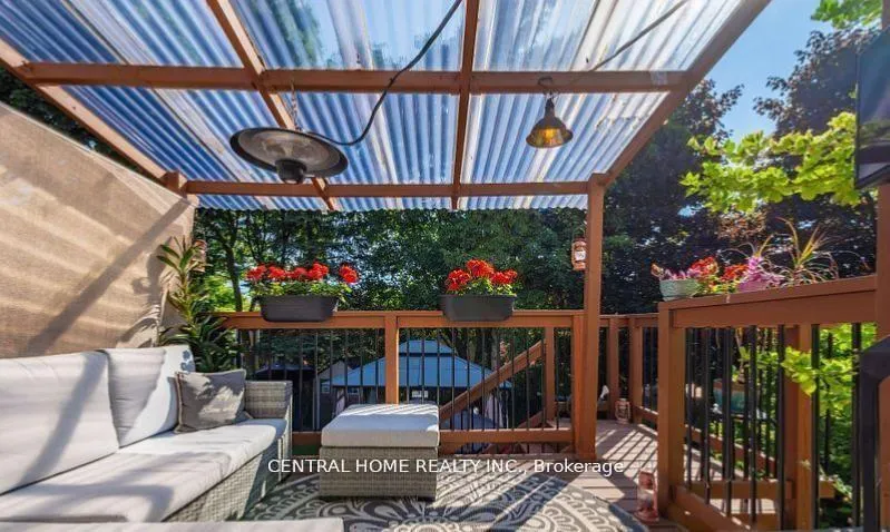 Photo 4 of 30 Moffat Crescent, Aurora, Aurora Heights — HOMEH