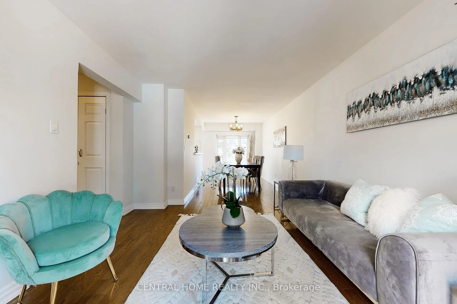 Photo 9 of 30 Moffat Crescent, Aurora, Aurora Heights — HOMEH