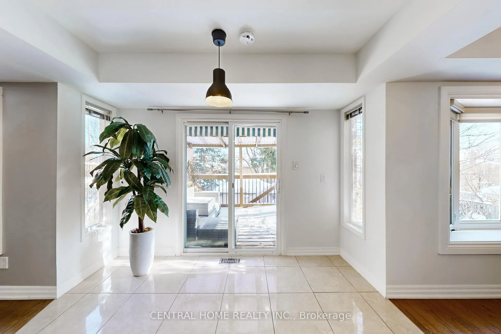 Photo 17 of 30 Moffat Crescent, Aurora, Aurora Heights — HOMEH