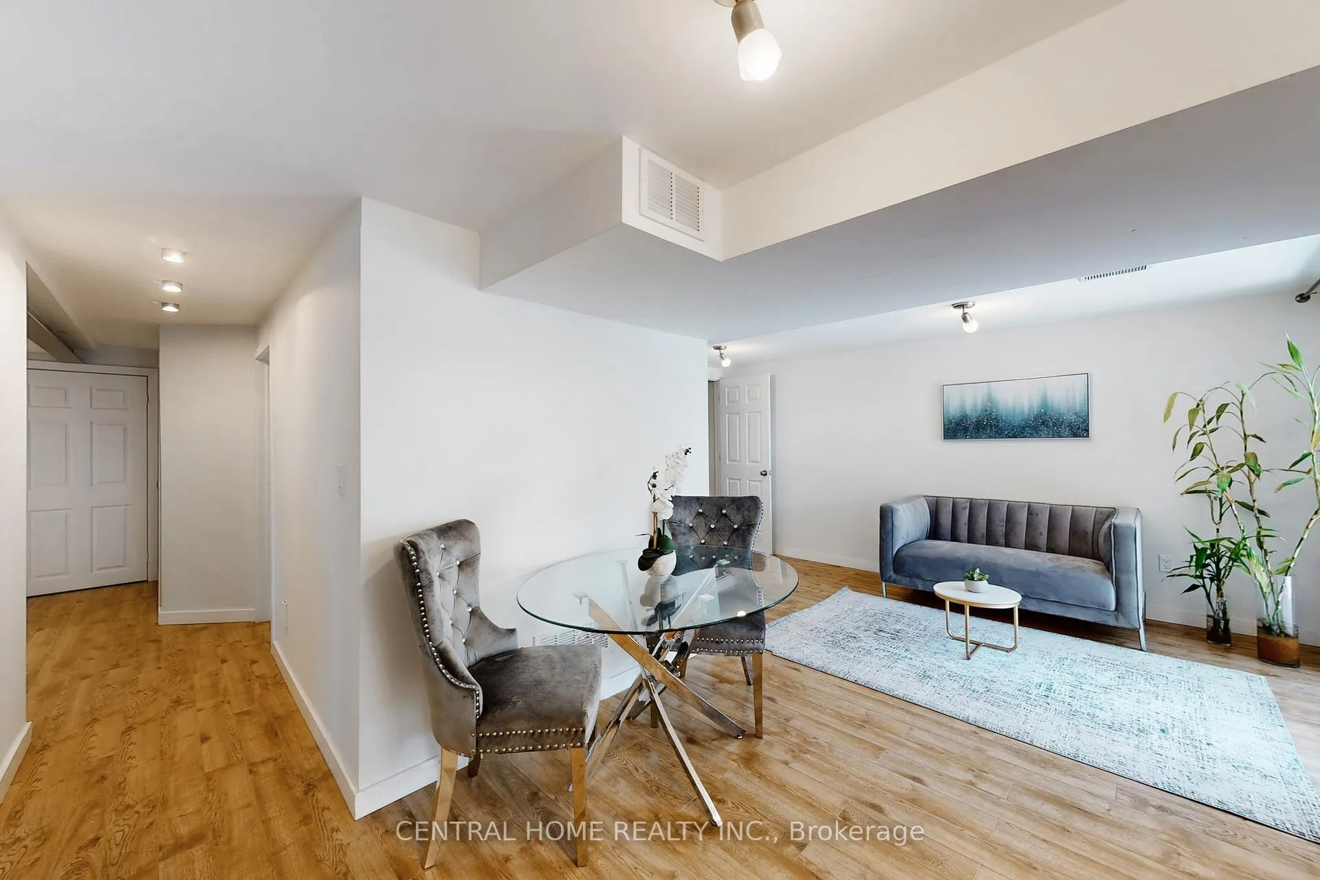 Photo 26 of 30 Moffat Crescent, Aurora, Aurora Heights — HOMEH