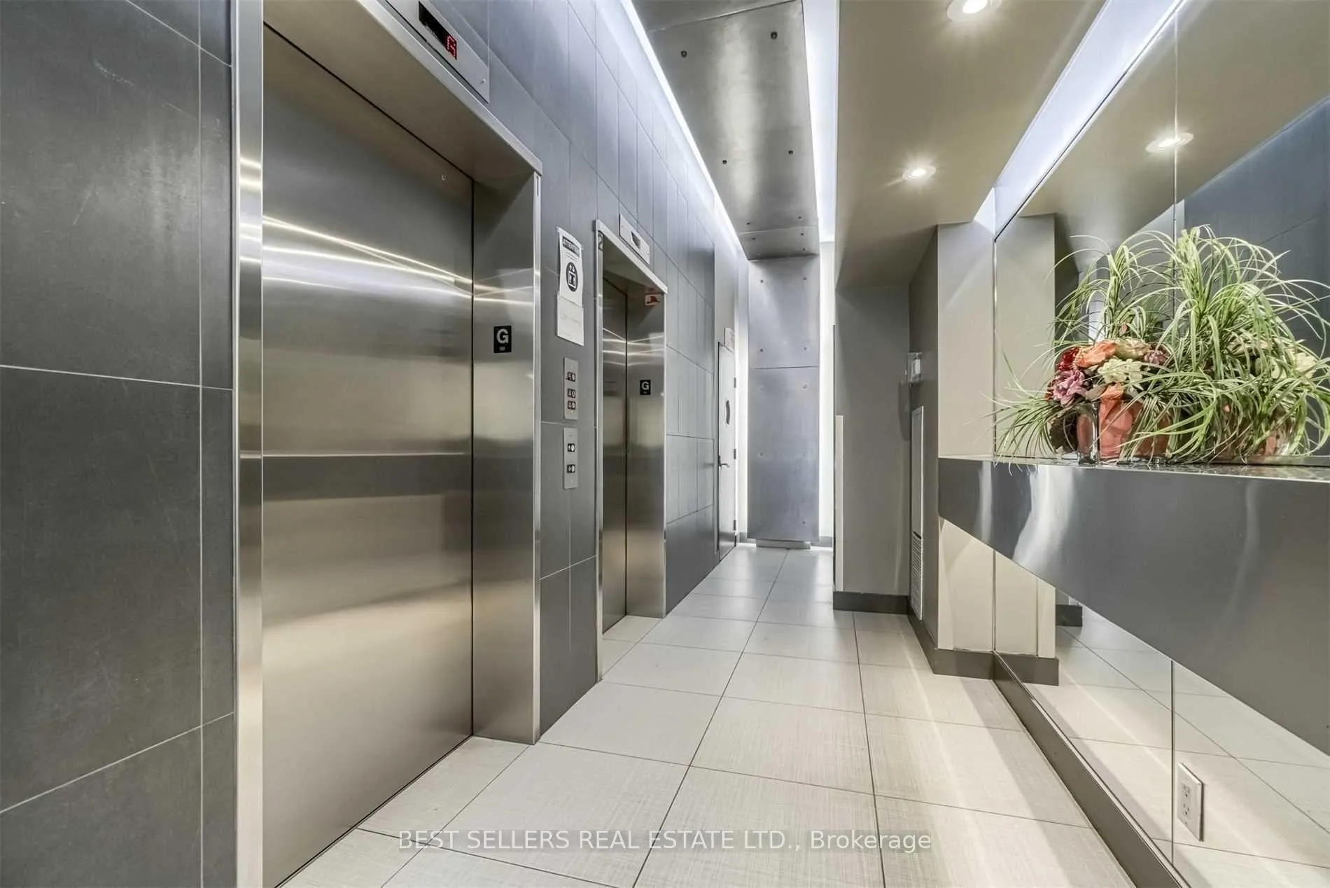 Photo 4 of Unit 715, 1040 The Queensway, Etobicoke, Islington-City Centre West — HOMEH