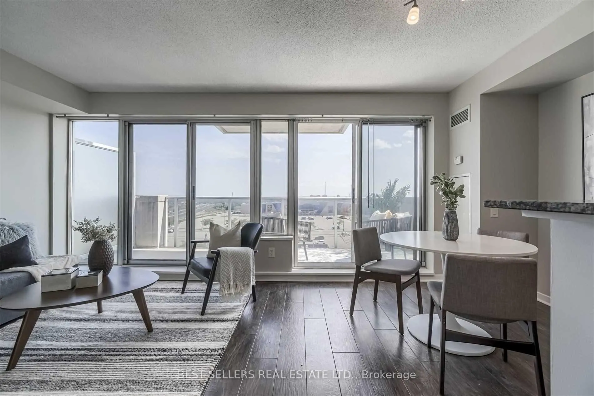 Photo 10 of Unit 715, 1040 The Queensway, Etobicoke, Islington-City Centre West — HOMEH