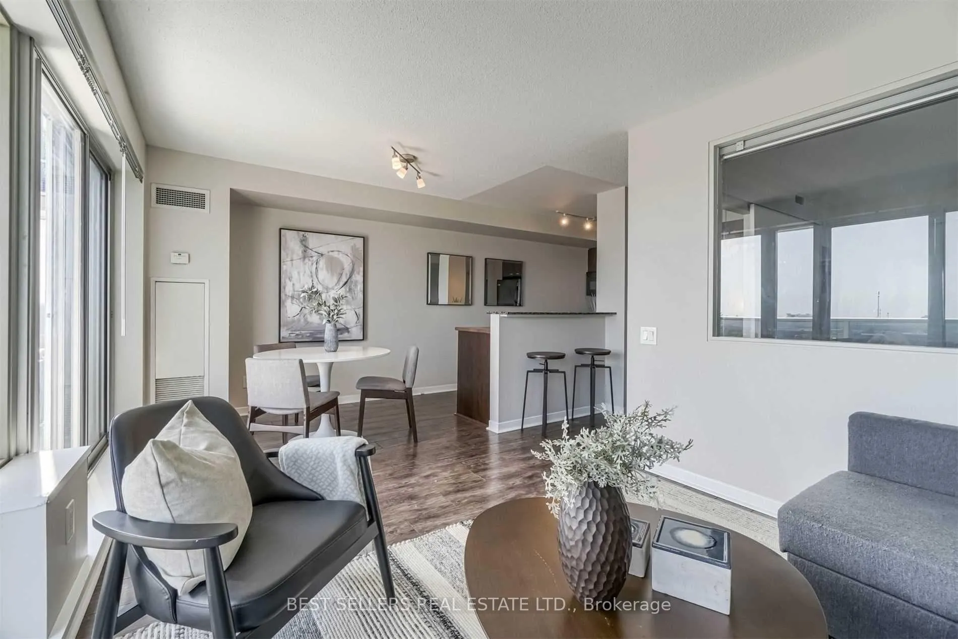 Photo 13 of Unit 715, 1040 The Queensway, Etobicoke, Islington-City Centre West — HOMEH