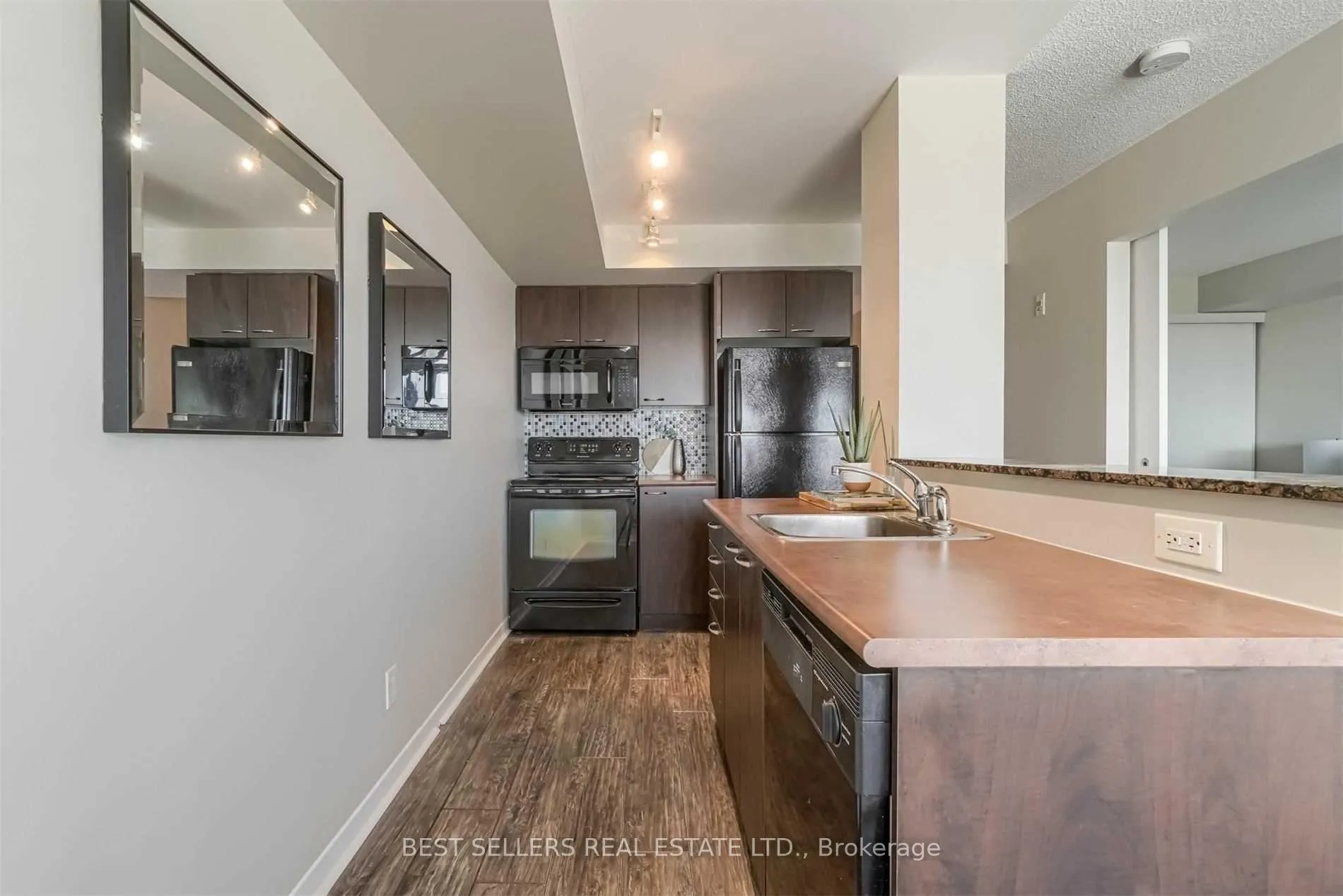 Photo 16 of Unit 715, 1040 The Queensway, Etobicoke, Islington-City Centre West — HOMEH