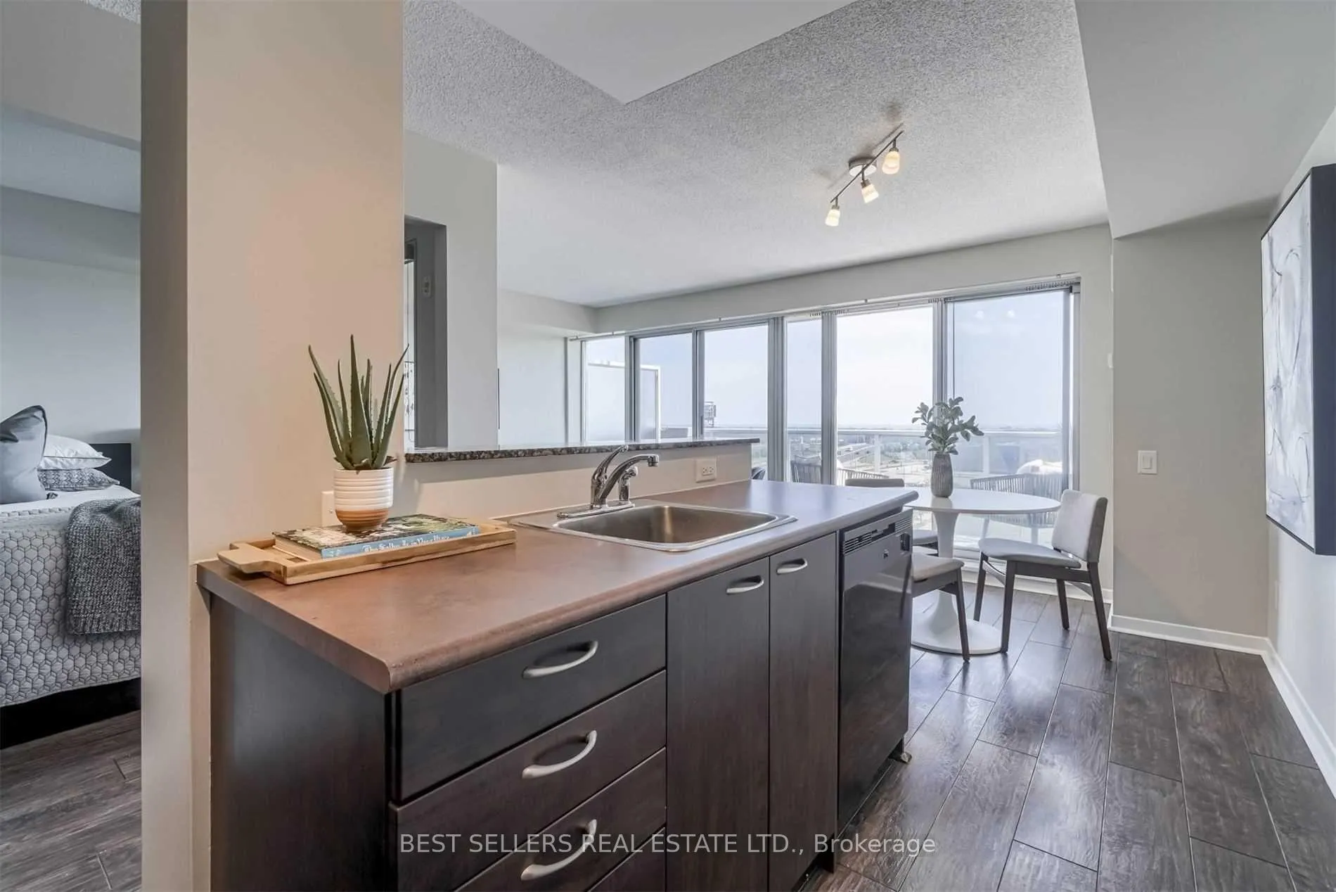 Photo 17 of Unit 715, 1040 The Queensway, Etobicoke, Islington-City Centre West — HOMEH