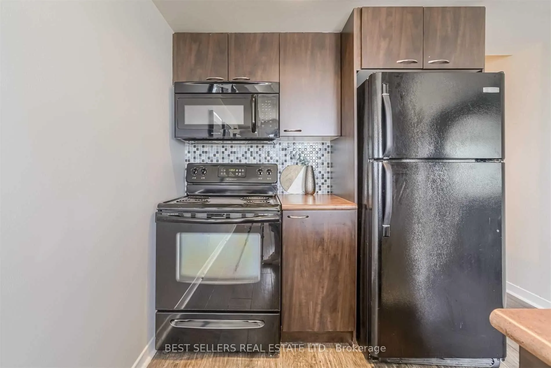 Photo 18 of Unit 715, 1040 The Queensway, Etobicoke, Islington-City Centre West — HOMEH