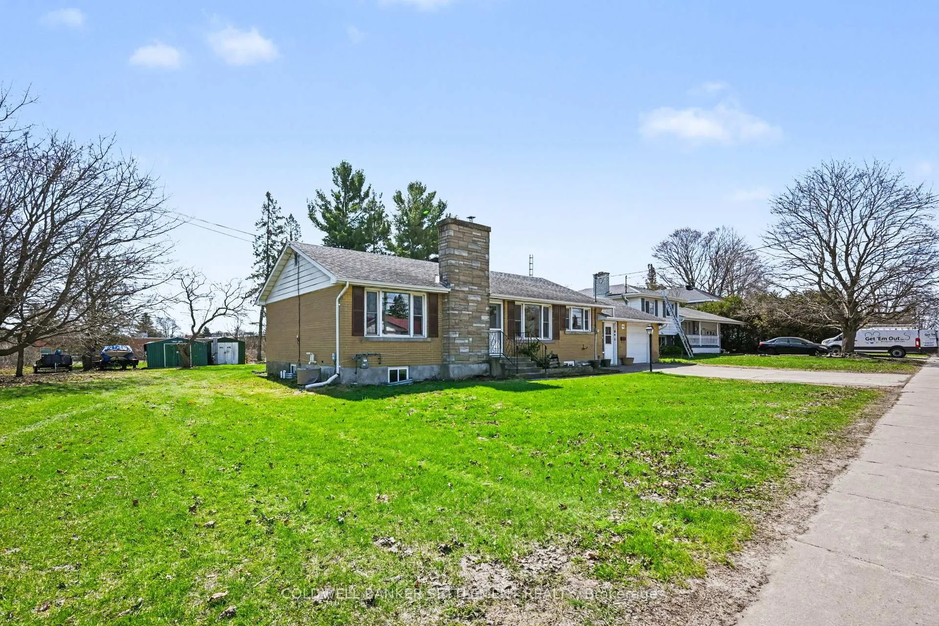 Photo 3 of 27 Broadview Avenue W, Smiths Falls — HOMEH