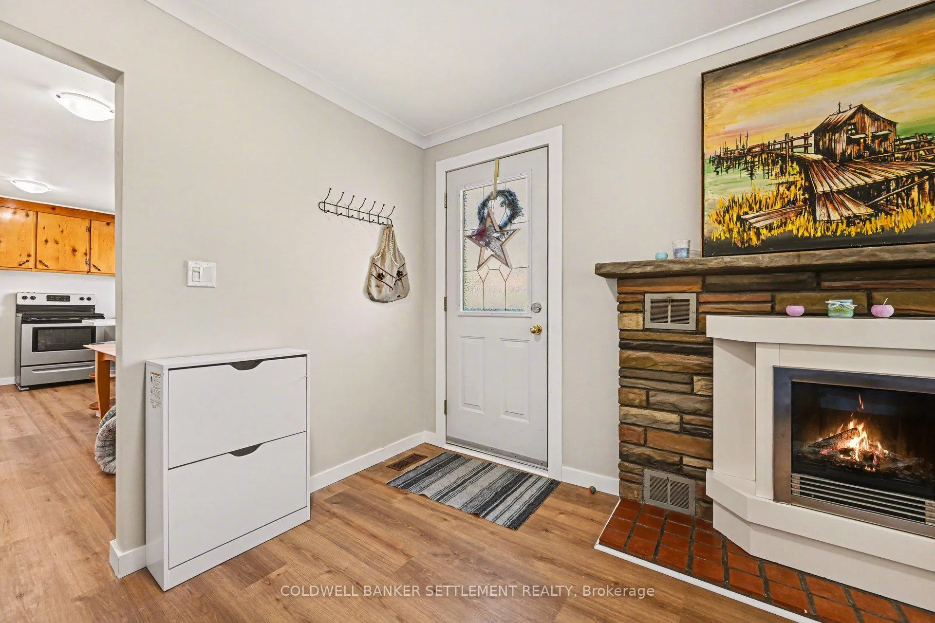 Photo 4 of 27 Broadview Avenue W, Smiths Falls — HOMEH