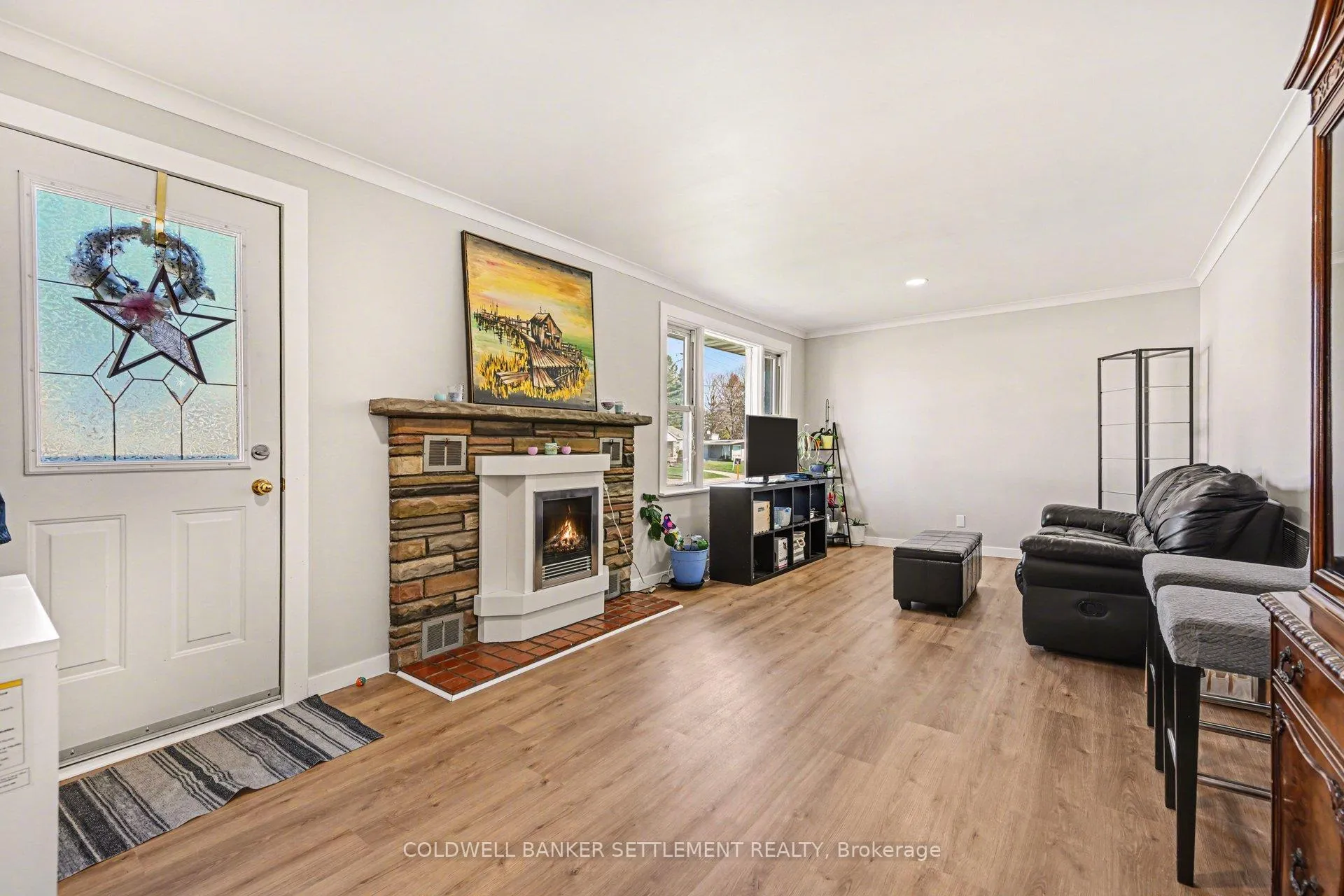 Photo 5 of 27 Broadview Avenue W, Smiths Falls — HOMEH