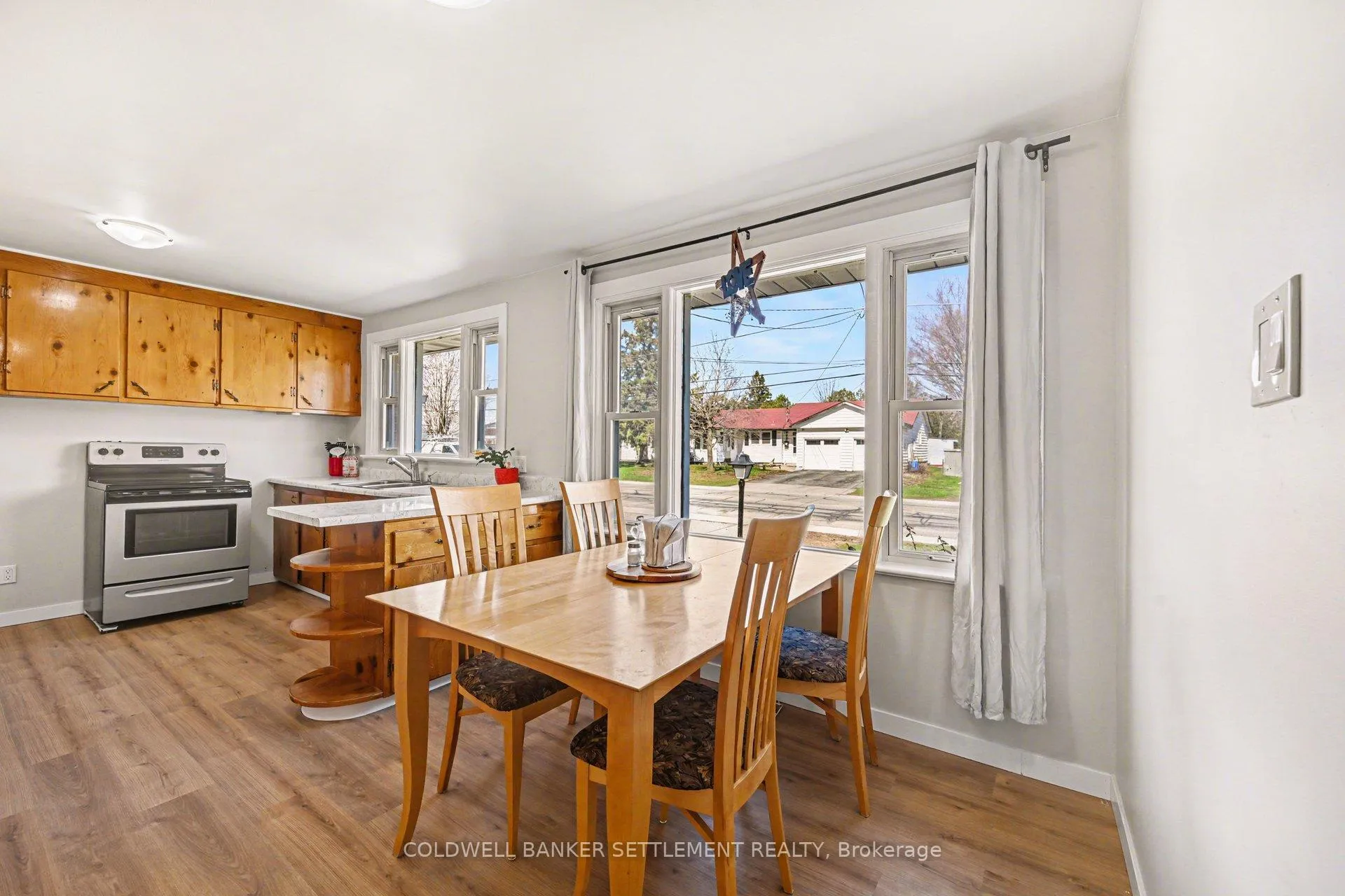 Photo 7 of 27 Broadview Avenue W, Smiths Falls — HOMEH