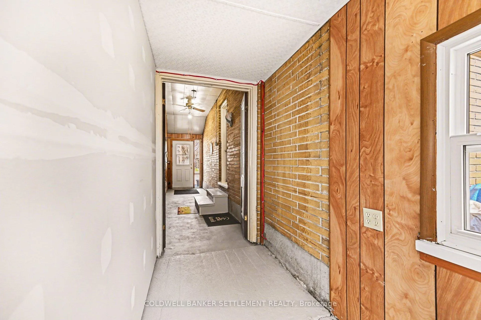 Photo 24 of 27 Broadview Avenue W, Smiths Falls — HOMEH