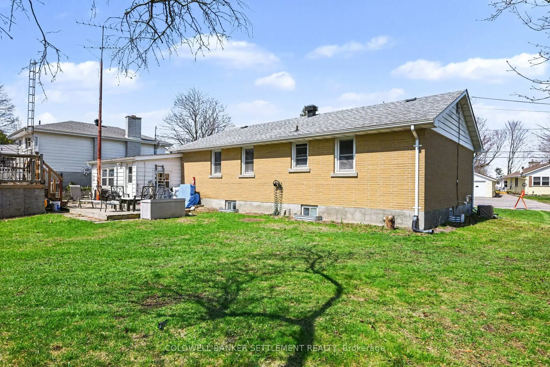 Photo 28 of 27 Broadview Avenue W, Smiths Falls — HOMEH