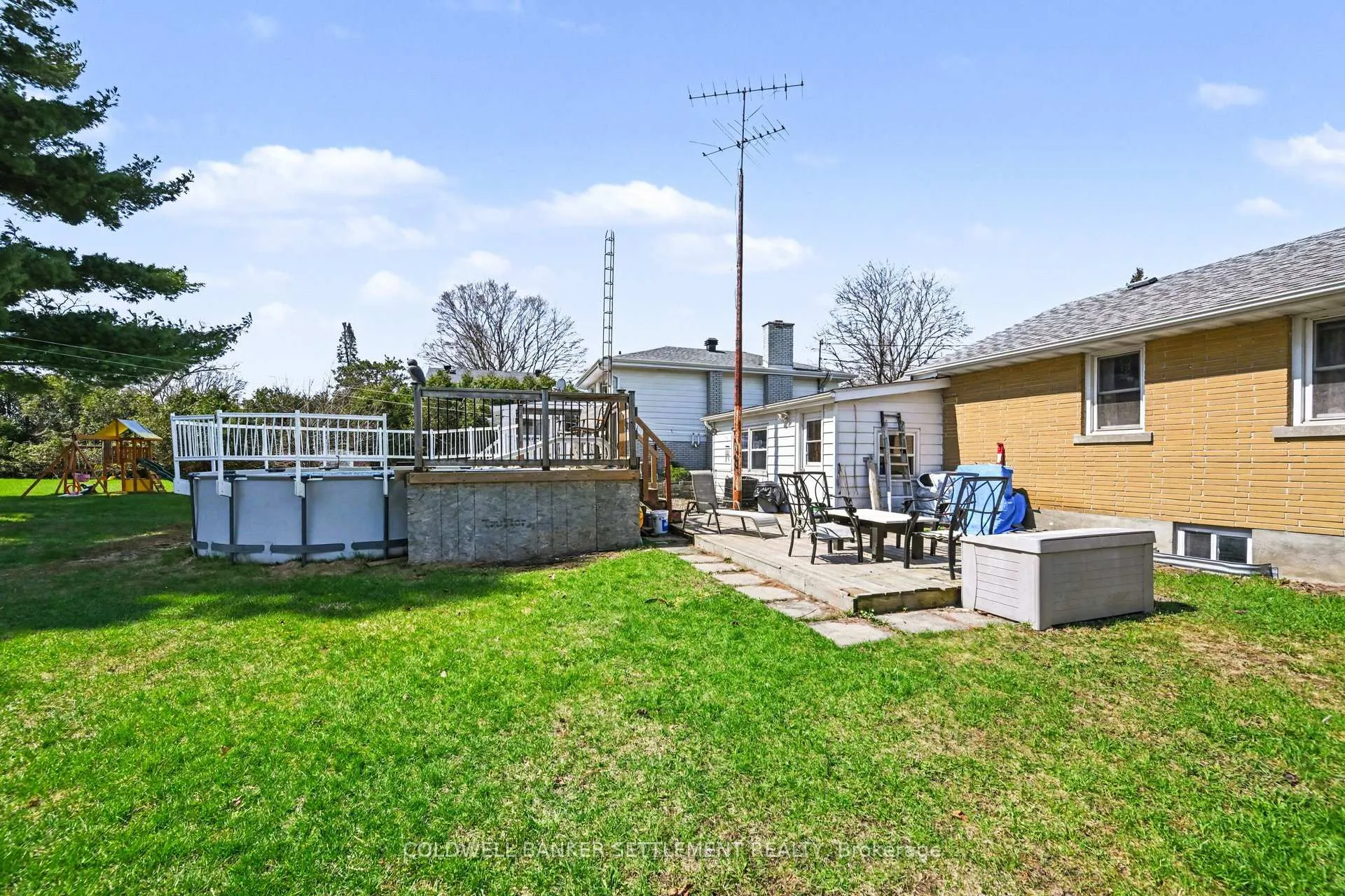 Photo 30 of 27 Broadview Avenue W, Smiths Falls — HOMEH