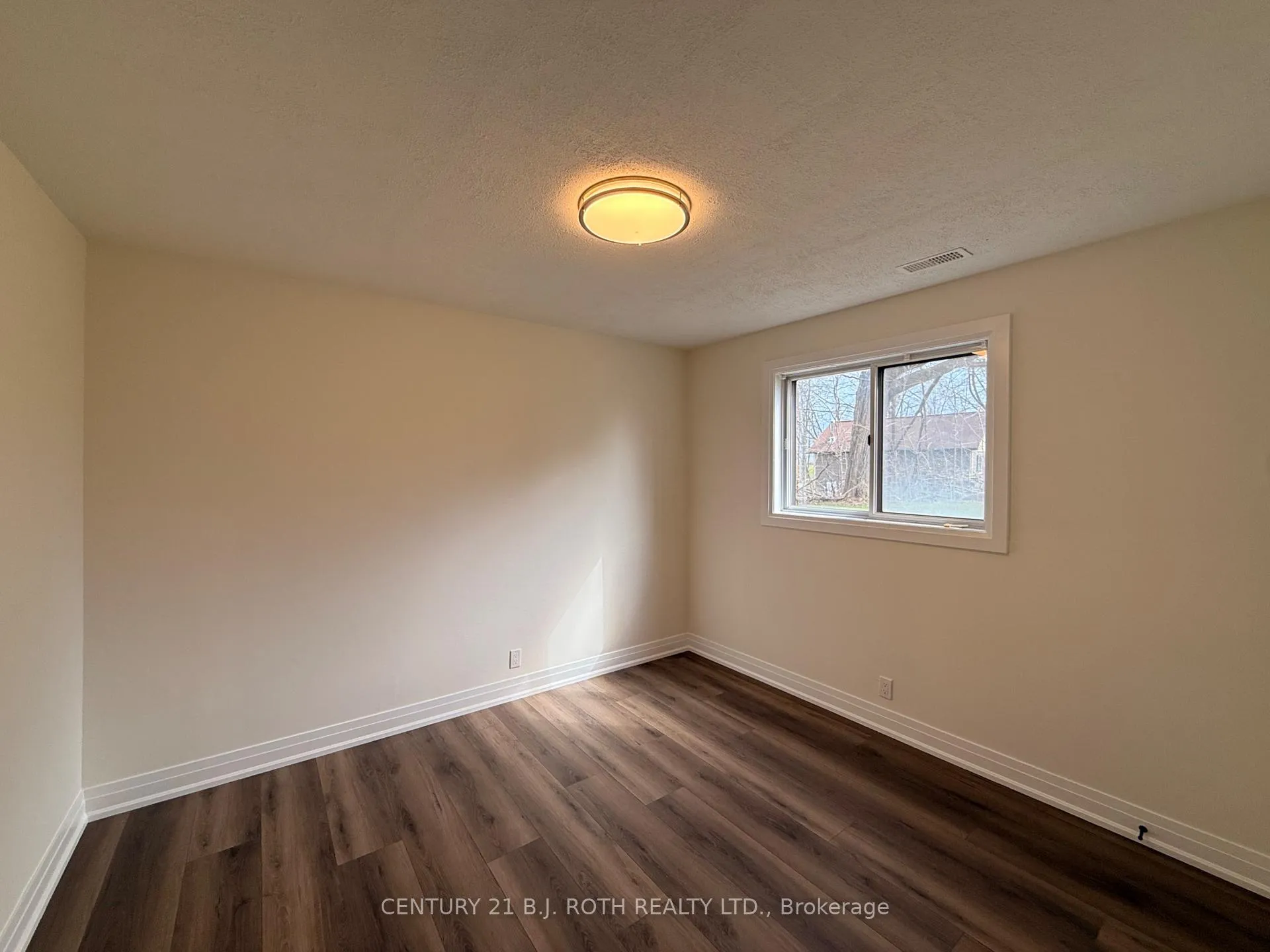 Photo 15 of 48 King Street, Kawartha Lakes, Woodville — HOMEH