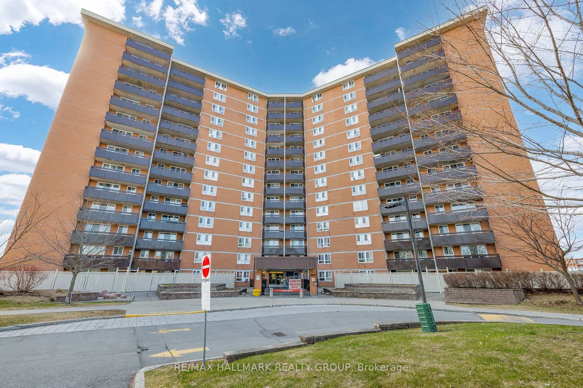 Photo 2 of Unit 209, 2000 Jasmine Crescent, Ottawa, Beacon Hill South — HOMEH