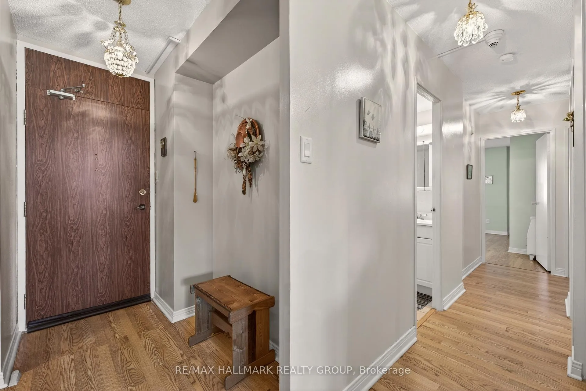 Photo 3 of Unit 209, 2000 Jasmine Crescent, Ottawa, Beacon Hill South — HOMEH
