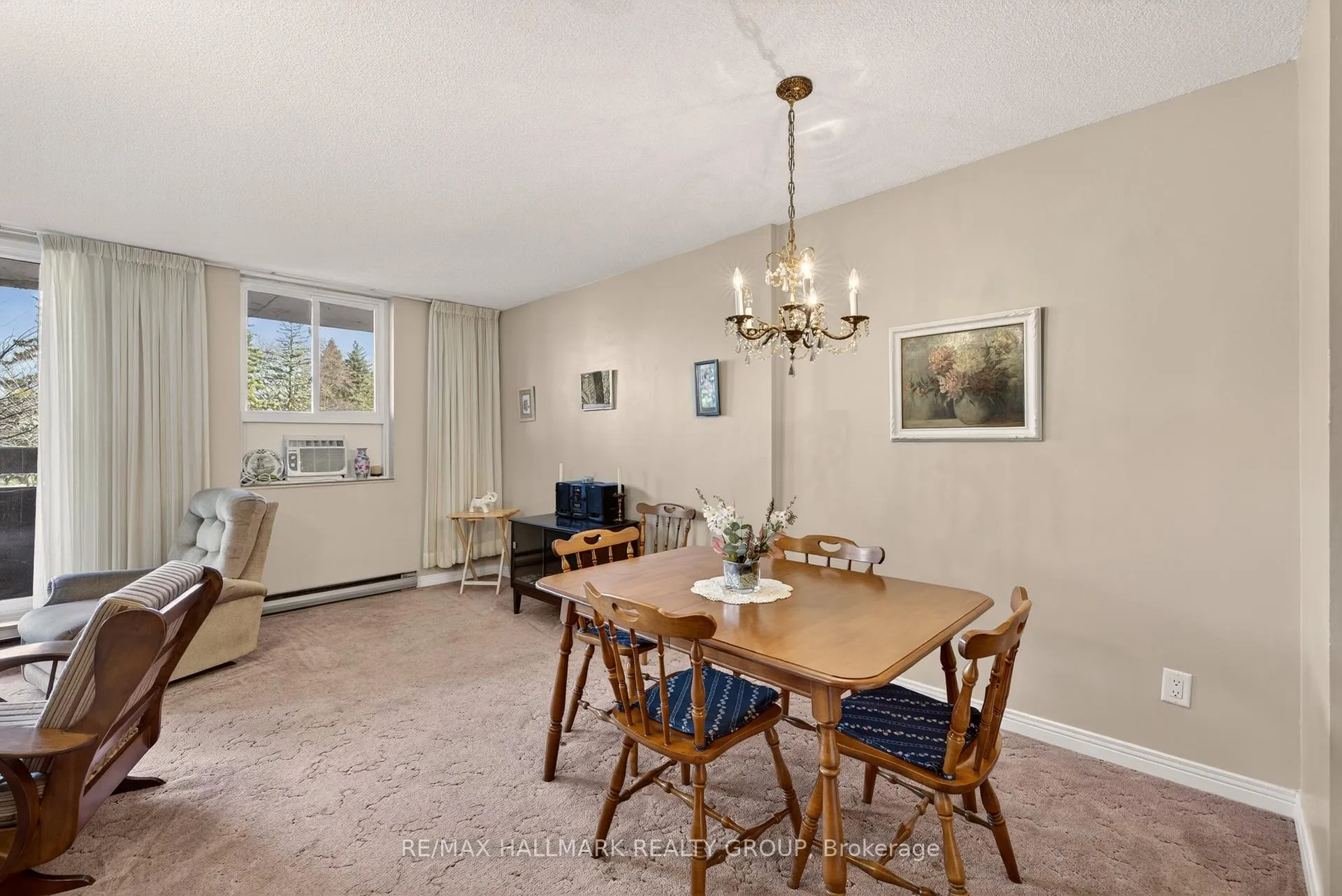 Photo 4 of Unit 209, 2000 Jasmine Crescent, Ottawa, Beacon Hill South — HOMEH