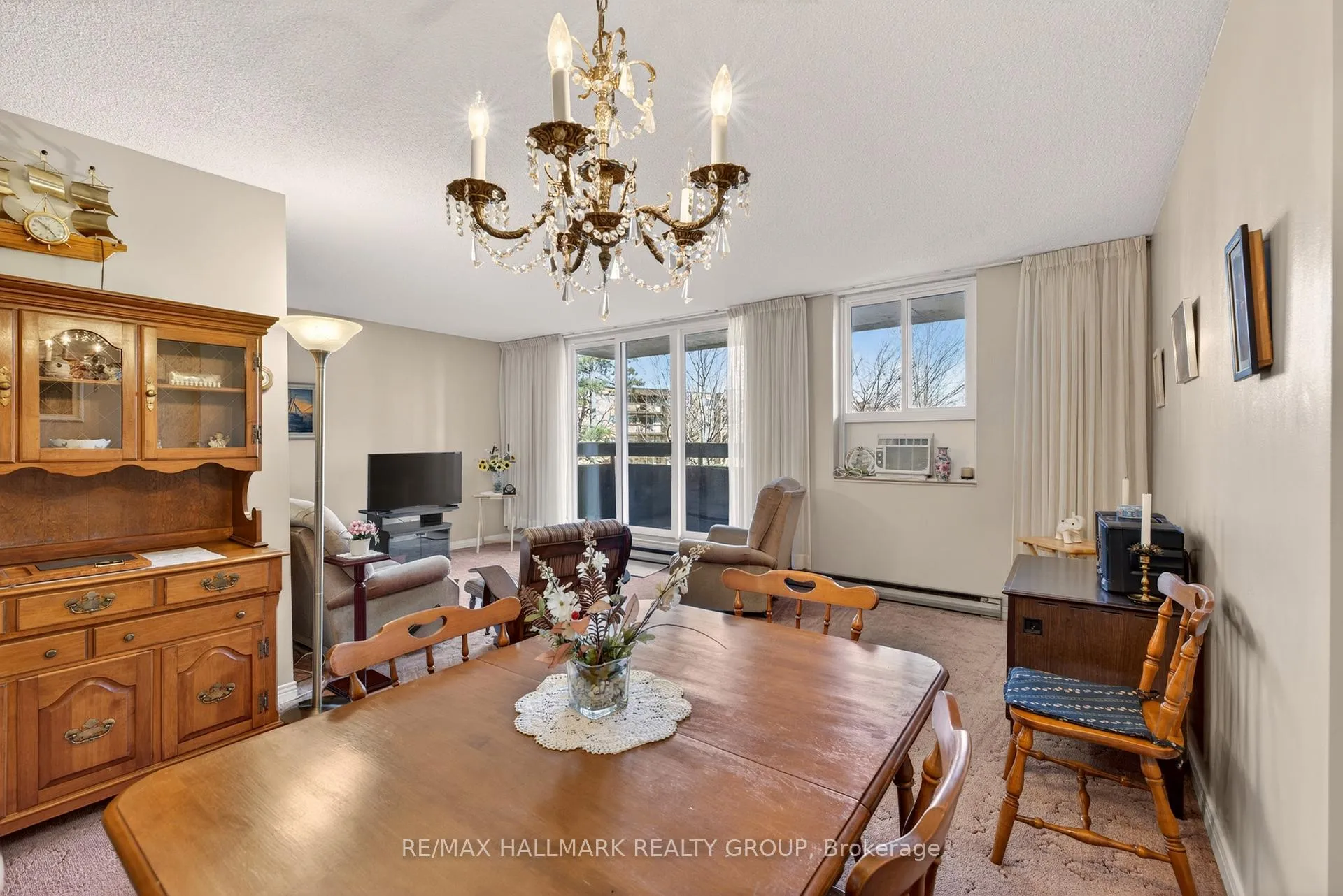Photo 5 of Unit 209, 2000 Jasmine Crescent, Ottawa, Beacon Hill South — HOMEH