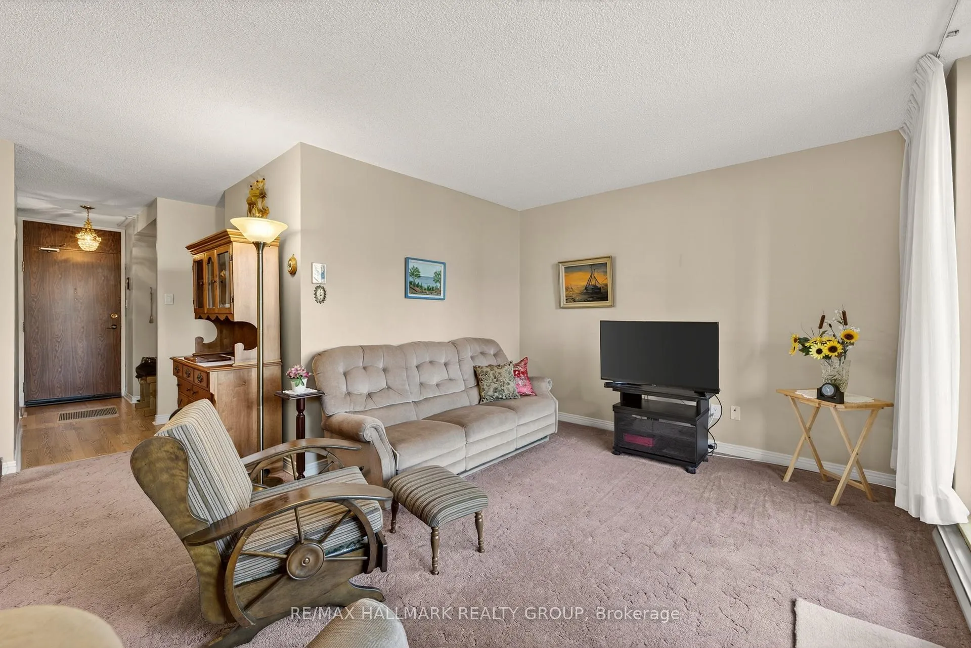 Photo 6 of Unit 209, 2000 Jasmine Crescent, Ottawa, Beacon Hill South — HOMEH