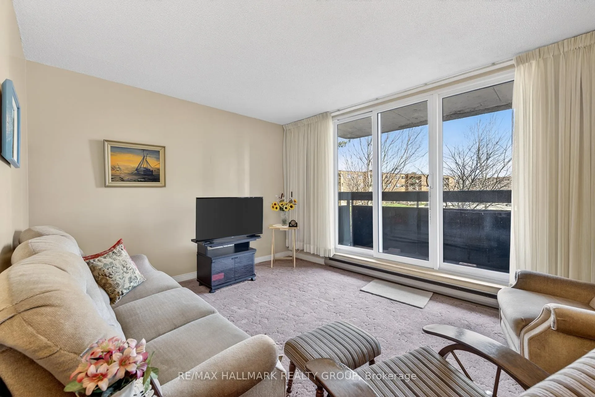 Photo 7 of Unit 209, 2000 Jasmine Crescent, Ottawa, Beacon Hill South — HOMEH