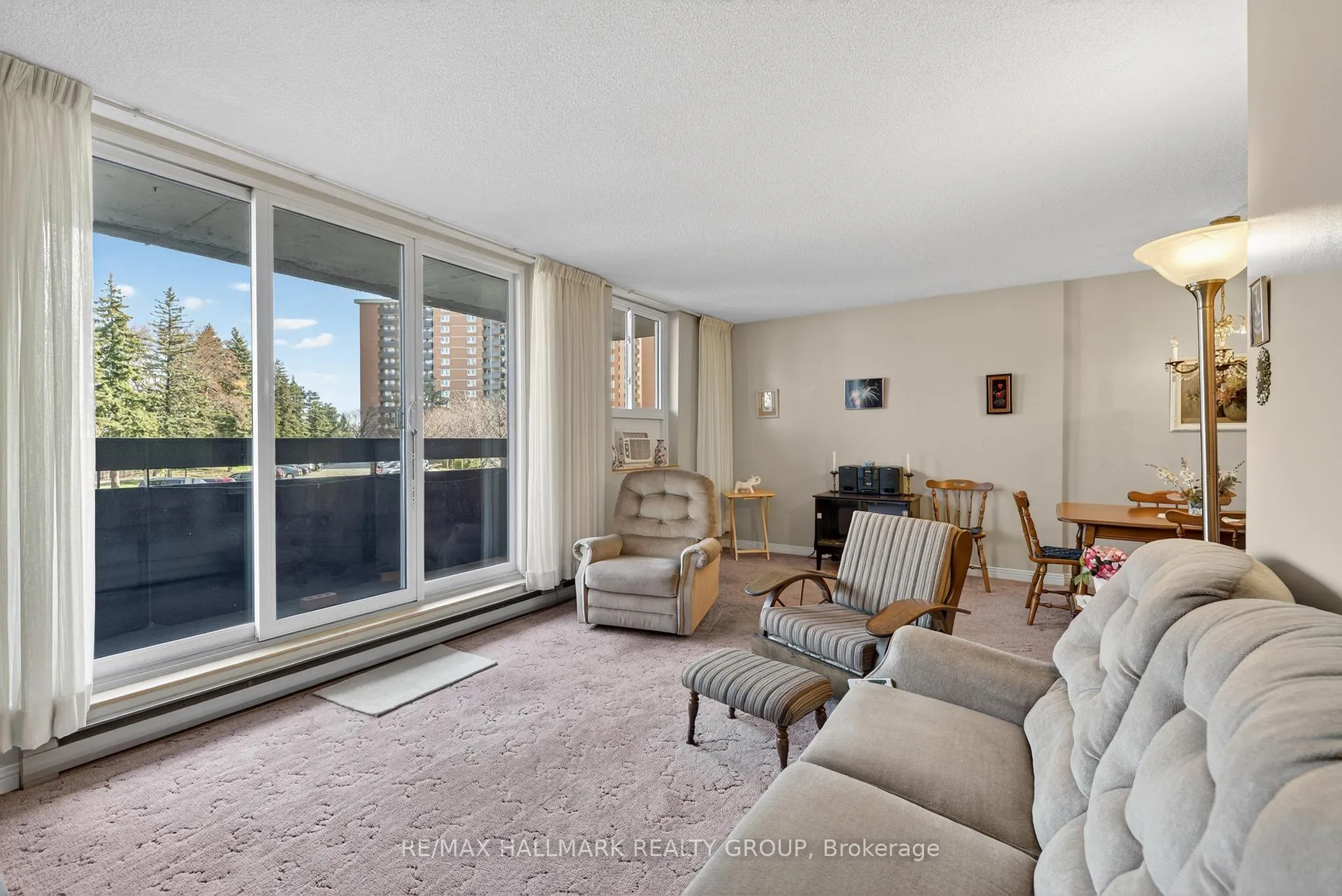 Photo 9 of Unit 209, 2000 Jasmine Crescent, Ottawa, Beacon Hill South — HOMEH