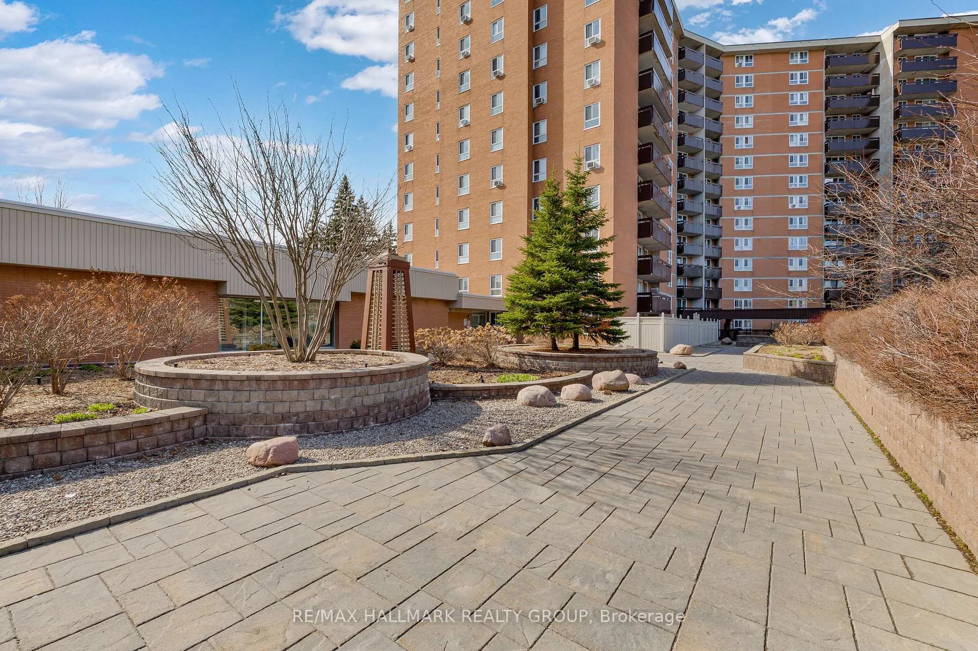 Photo 35 of Unit 209, 2000 Jasmine Crescent, Ottawa, Beacon Hill South — HOMEH