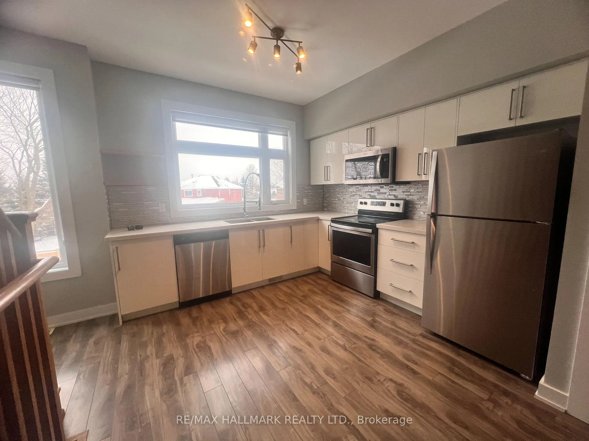 Photo 6 of Unit 49, 540 Essa Road, Barrie, Holly — HOMEH